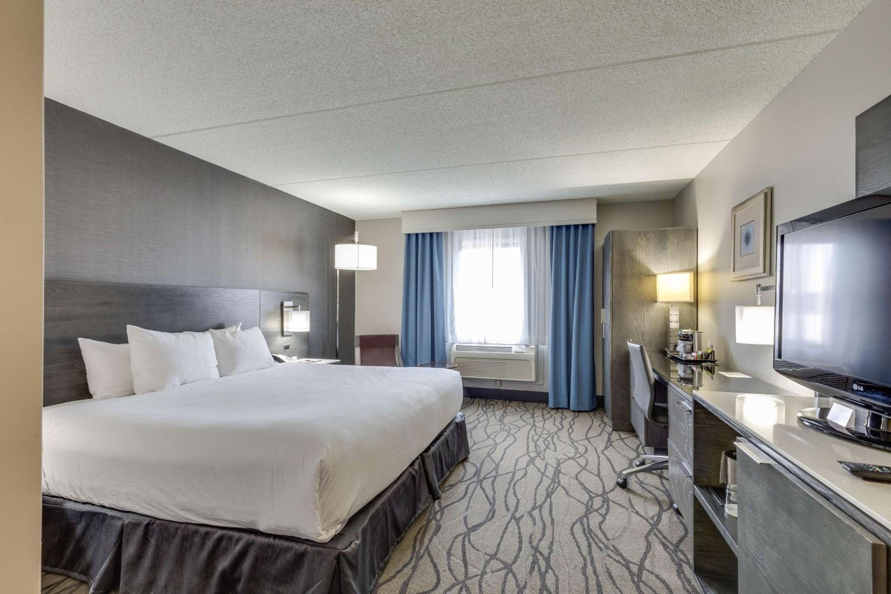 DoubleTree by Hilton Racine Harbourwalk - Property Image 36