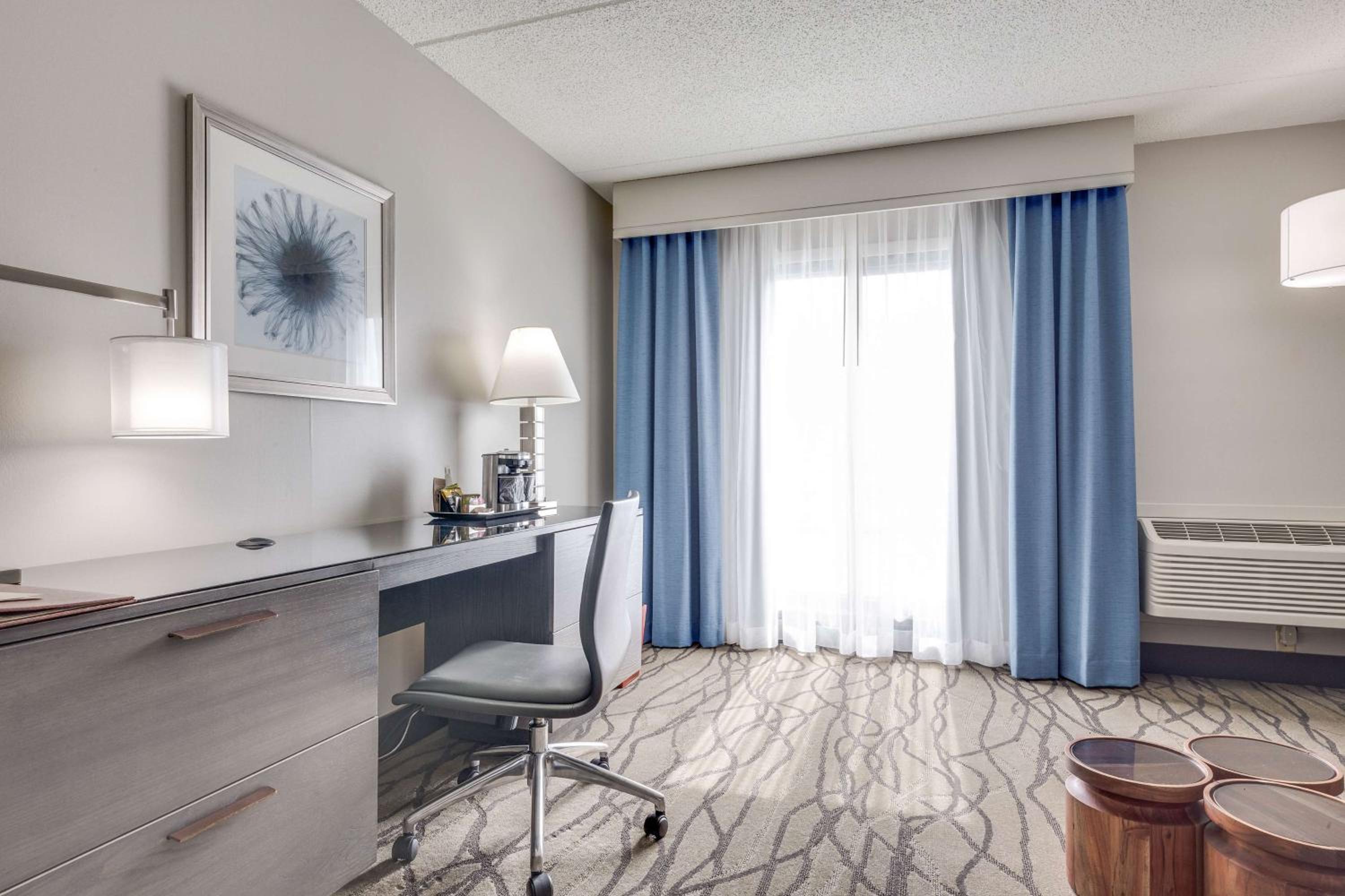 DoubleTree by Hilton Racine Harbourwalk - Property Image 78