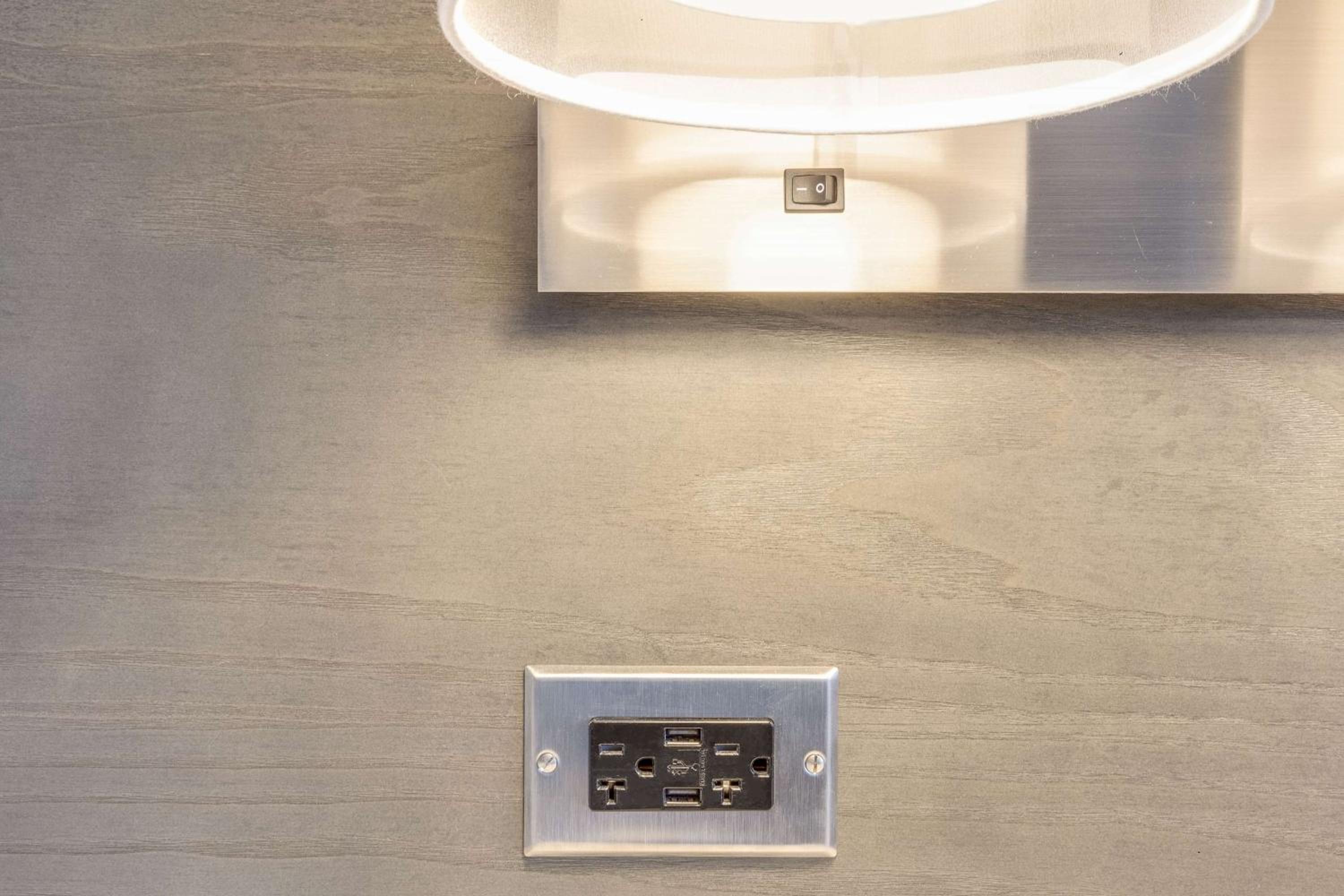 DoubleTree by Hilton Racine Harbourwalk - Property Image 77