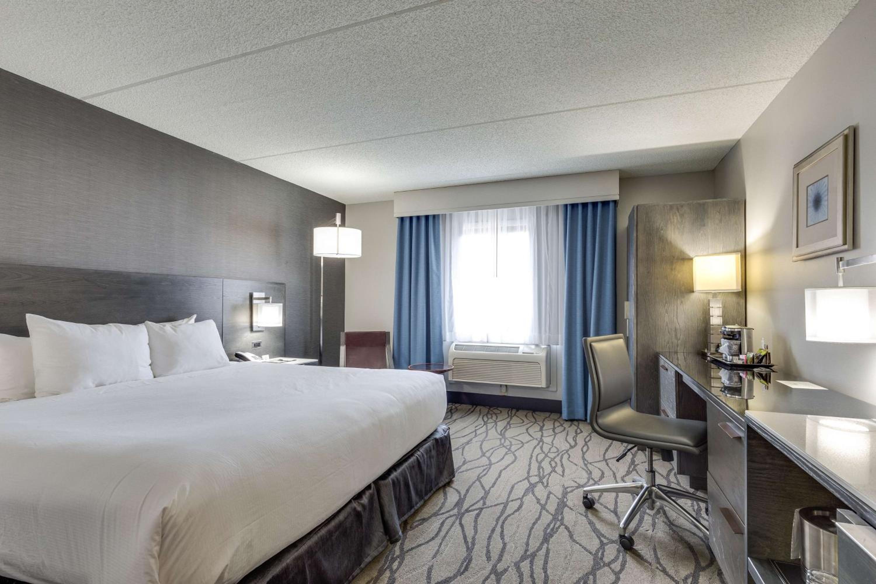 DoubleTree by Hilton Racine Harbourwalk - Property Image 71