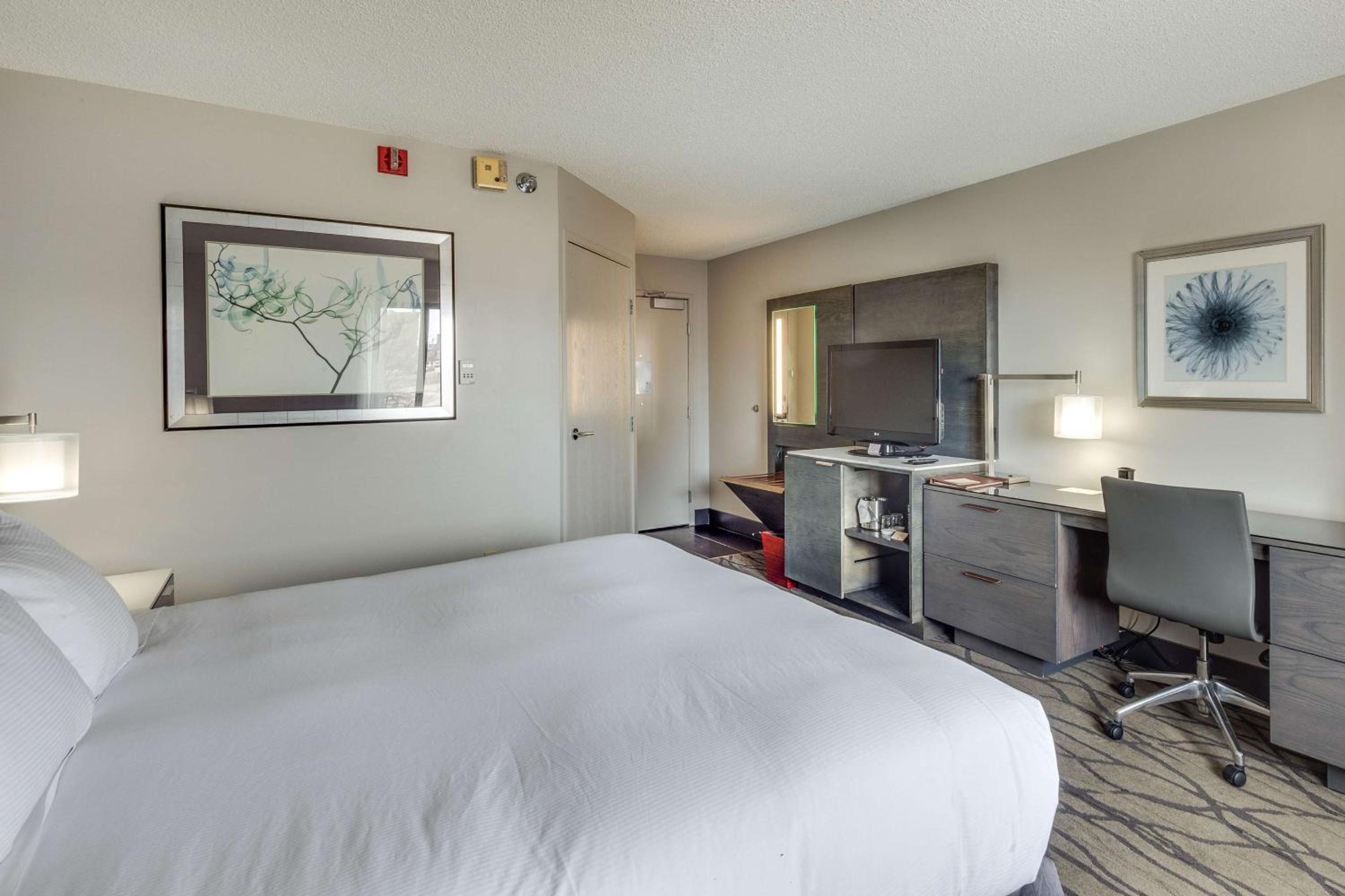 DoubleTree by Hilton Racine Harbourwalk - Property Image 69