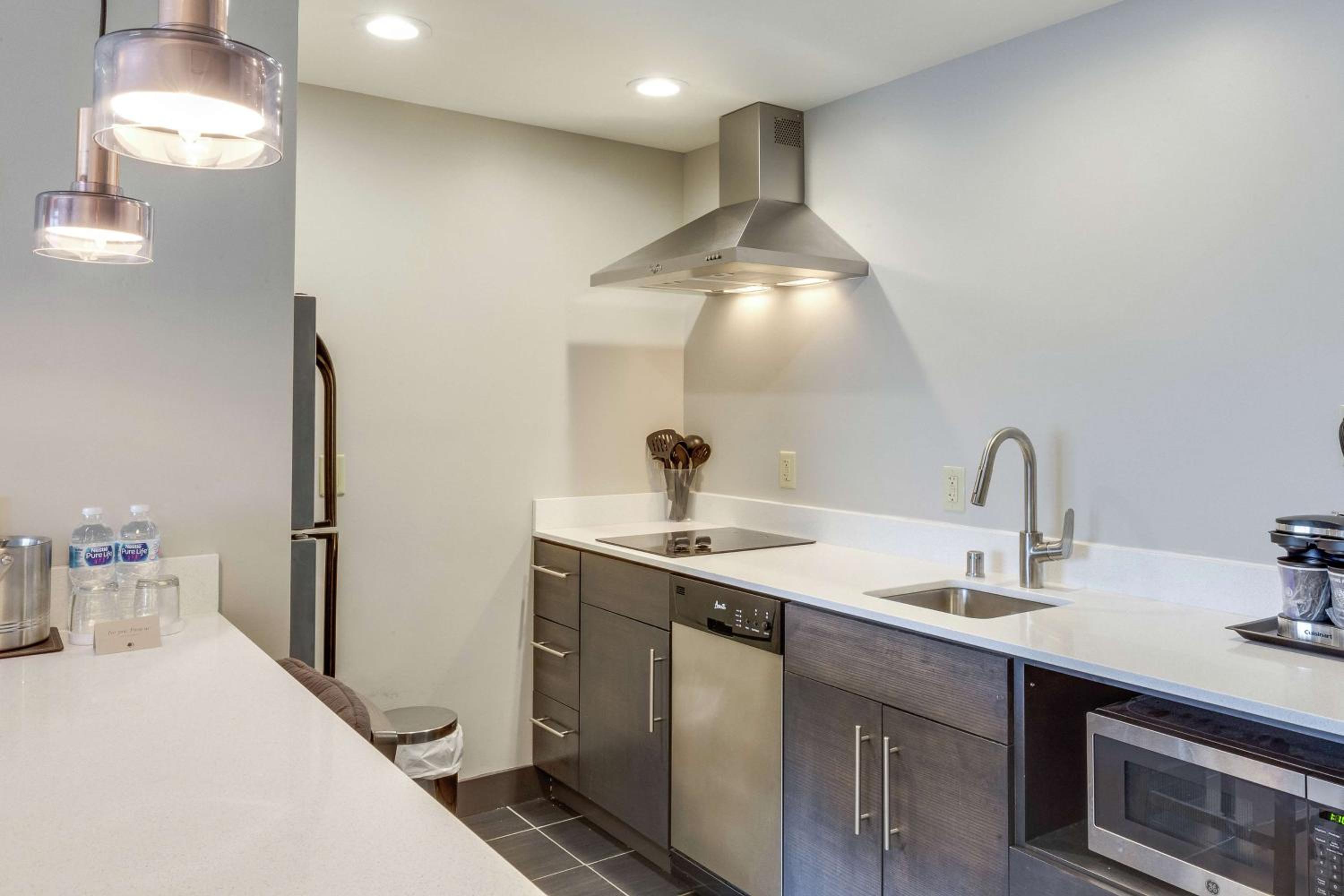 DoubleTree by Hilton Racine Harbourwalk - Property Image 27