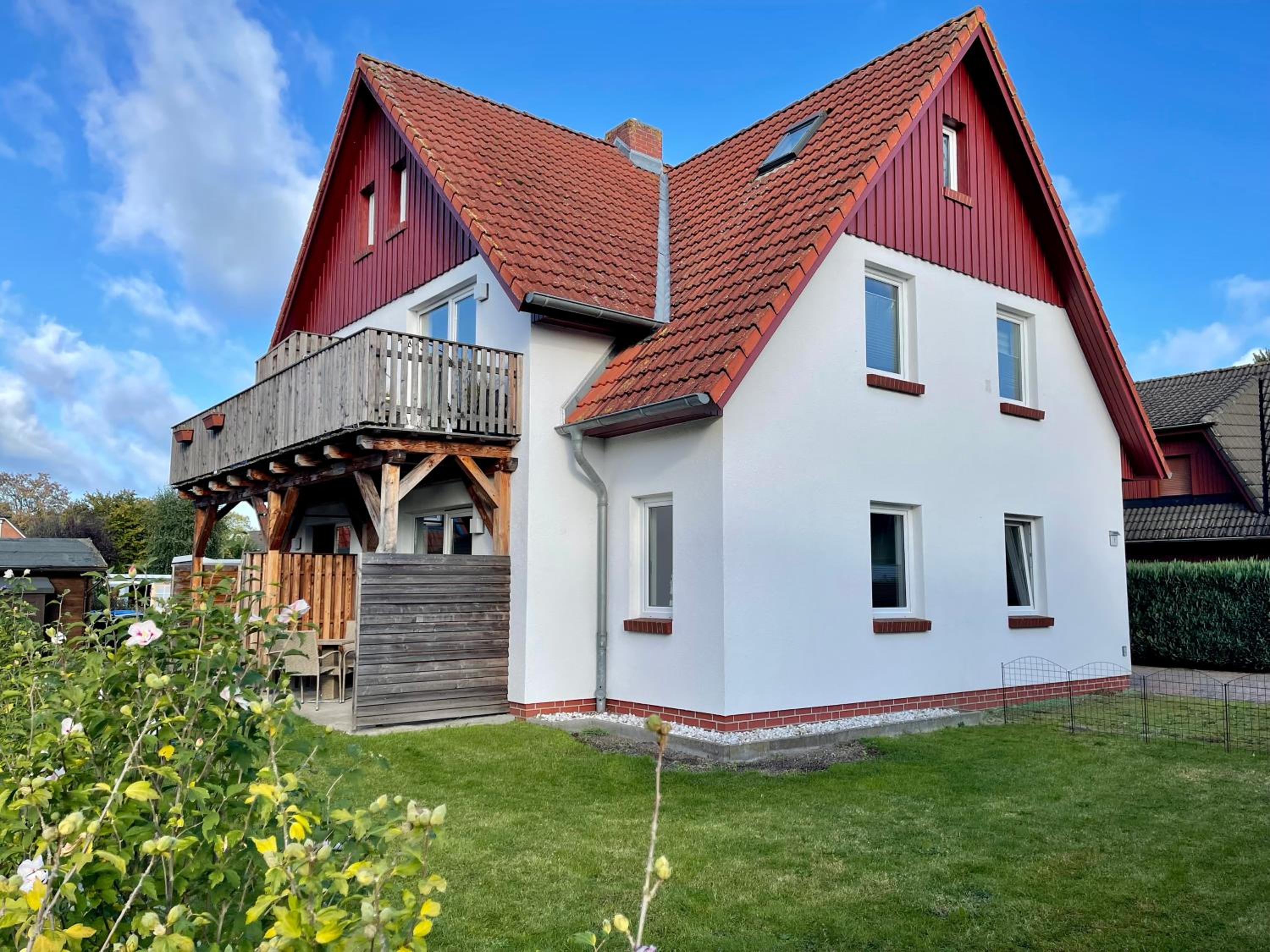 Ferienwohnung Meerfarbig Zingst - HAUSTIERFREI -Balkon - Glasfaser - Parkplatz - Fahrradschuppen - zentral&ruhig - E-Ladesäule - Waschtrockner - Nichtrauch