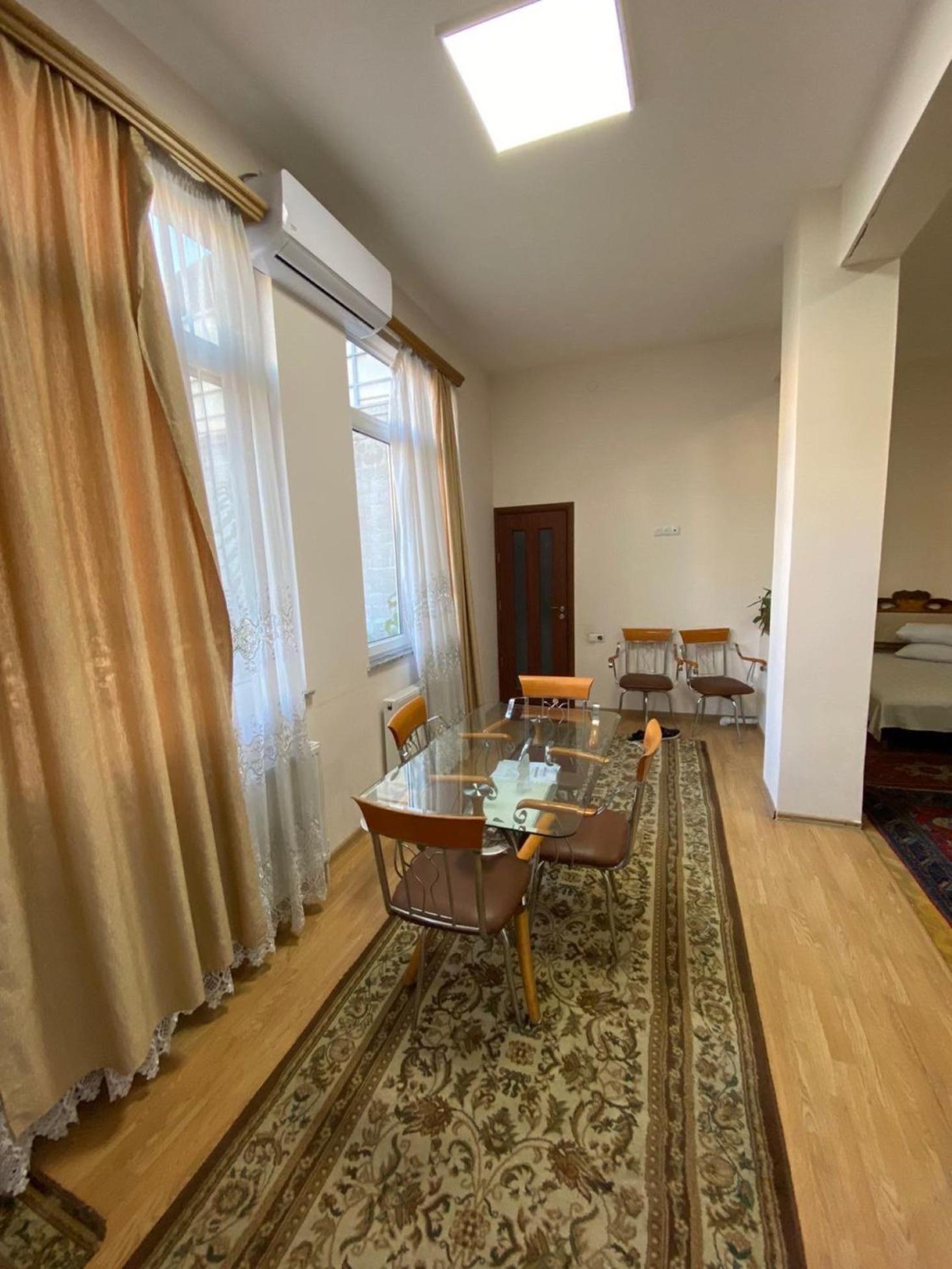 Comfort House City Center with Pool