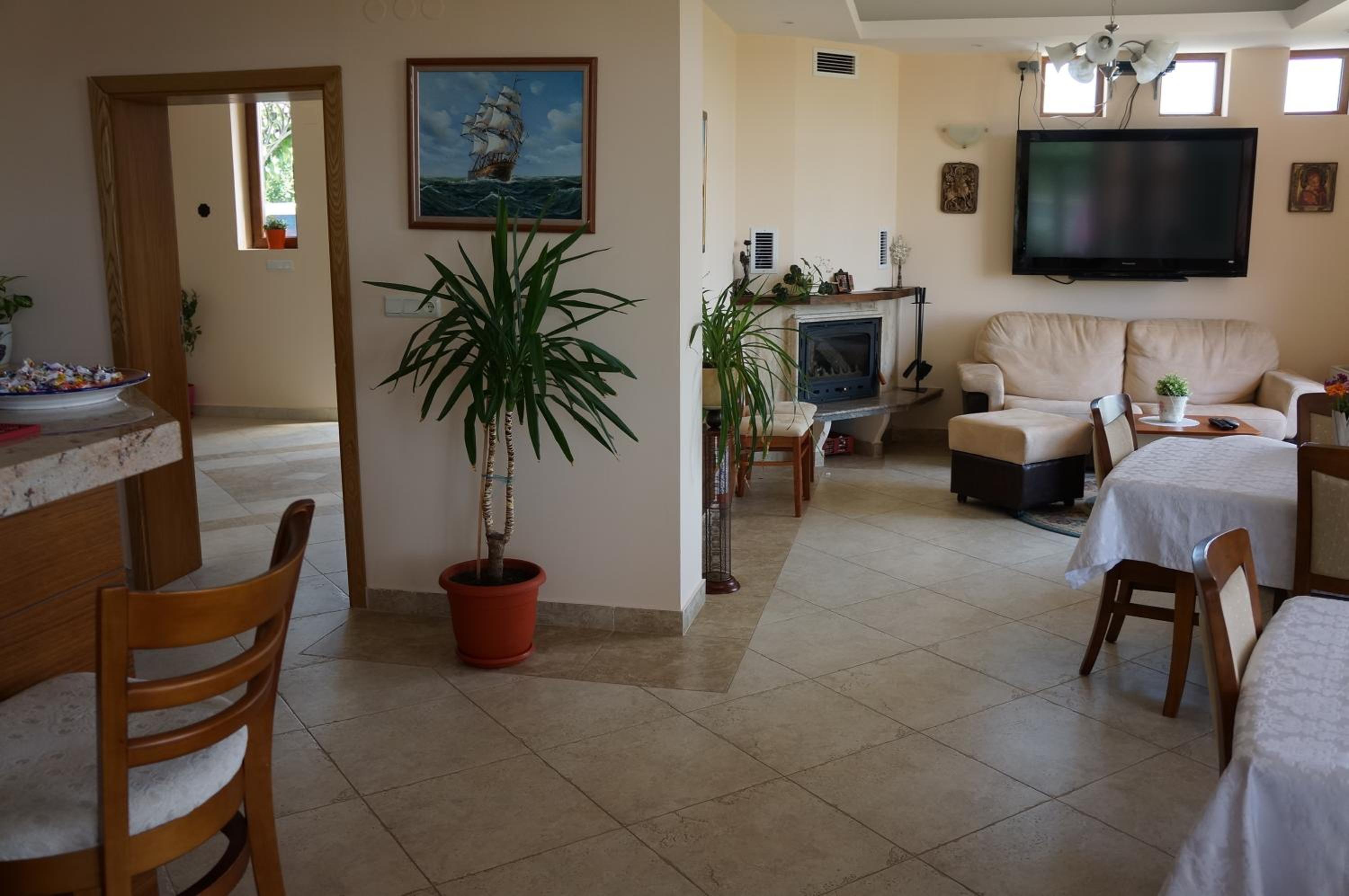 Guest House Golden Flake 4km from Bolata beach