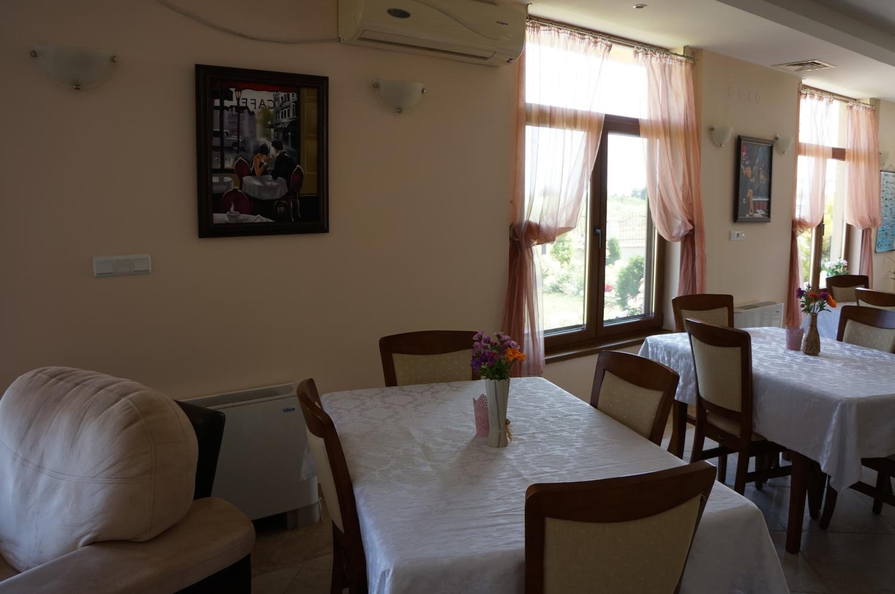 Guest House Golden Flake 4km from Bolata beach