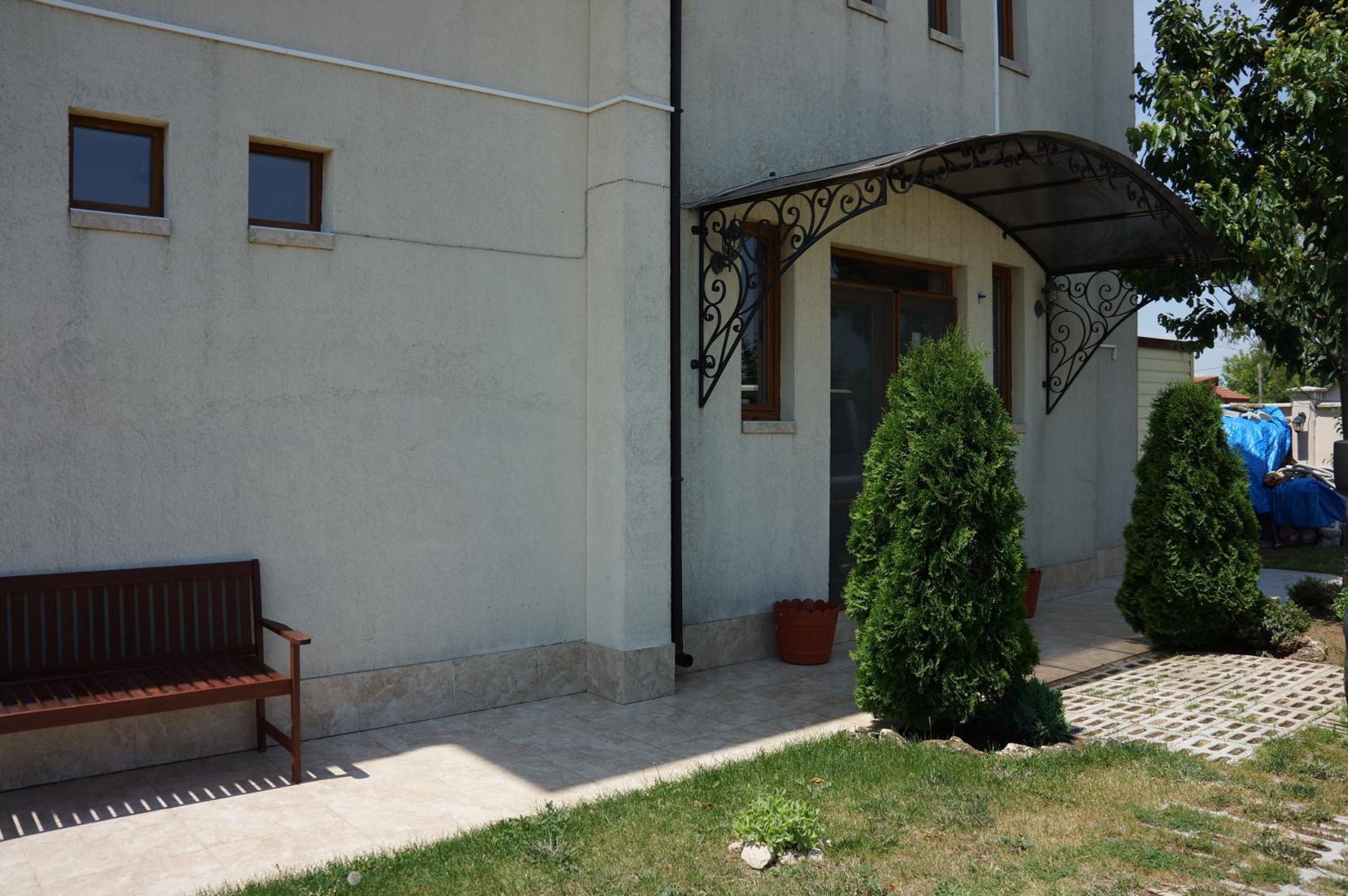 Guest House Golden Flake 4km from Bolata beach