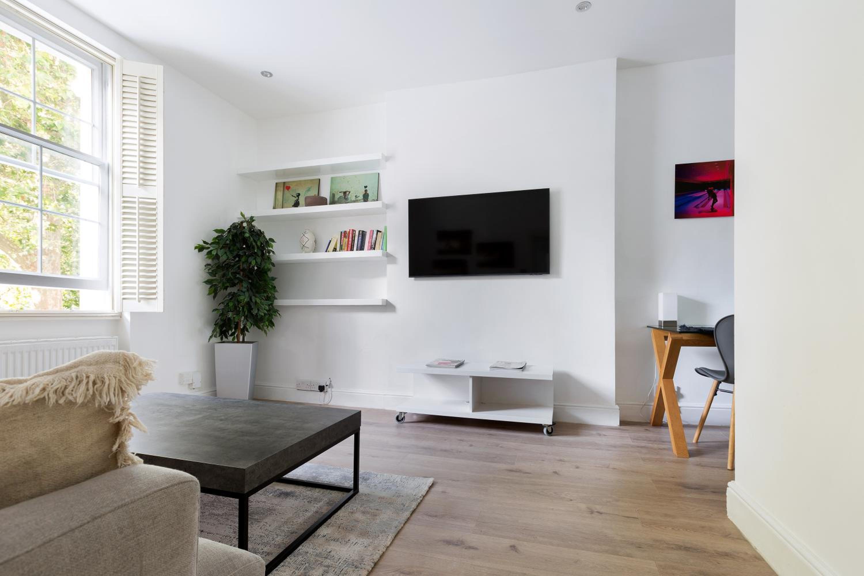 Cozy and bright 1 bedroom apt in Knightsbridge view 5