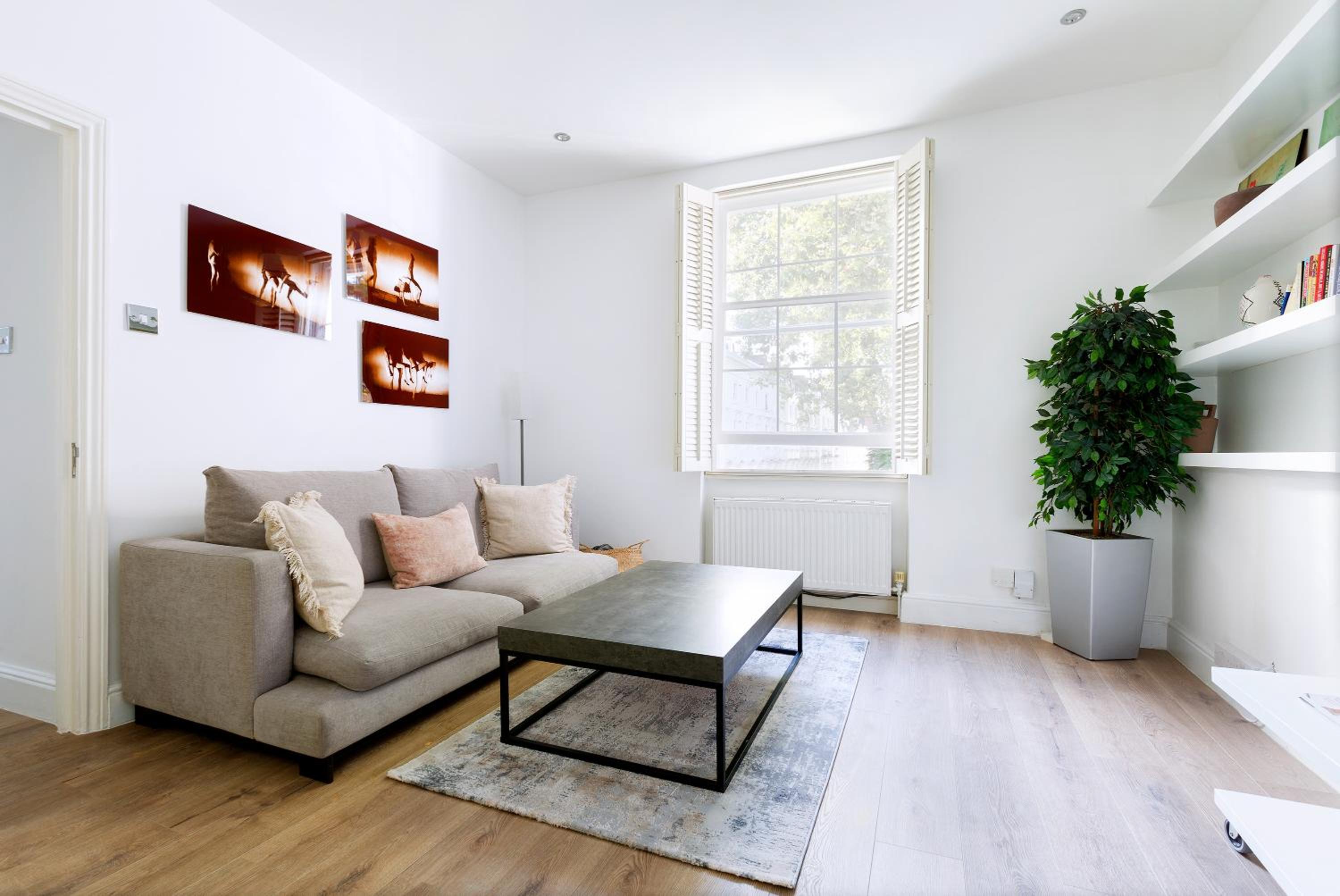 Cozy and bright 1 bedroom apt in Knightsbridge view 3