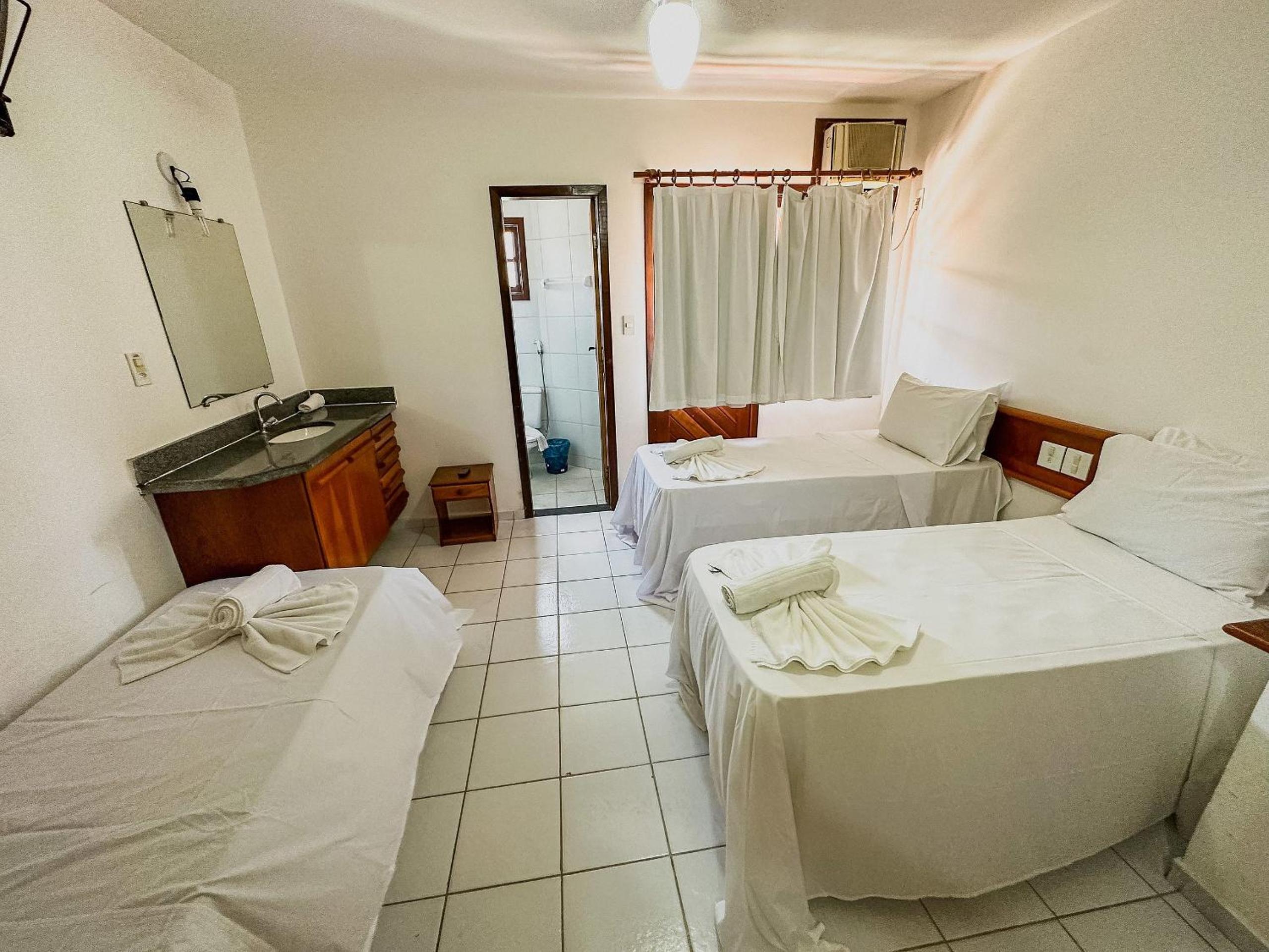 Casas com 2 ou 3 suítes (todas com ar split), com internet privativa 300MBPSno Residencial Nazareth, localizado a aproximadamente 80m da praia de Taperapuã