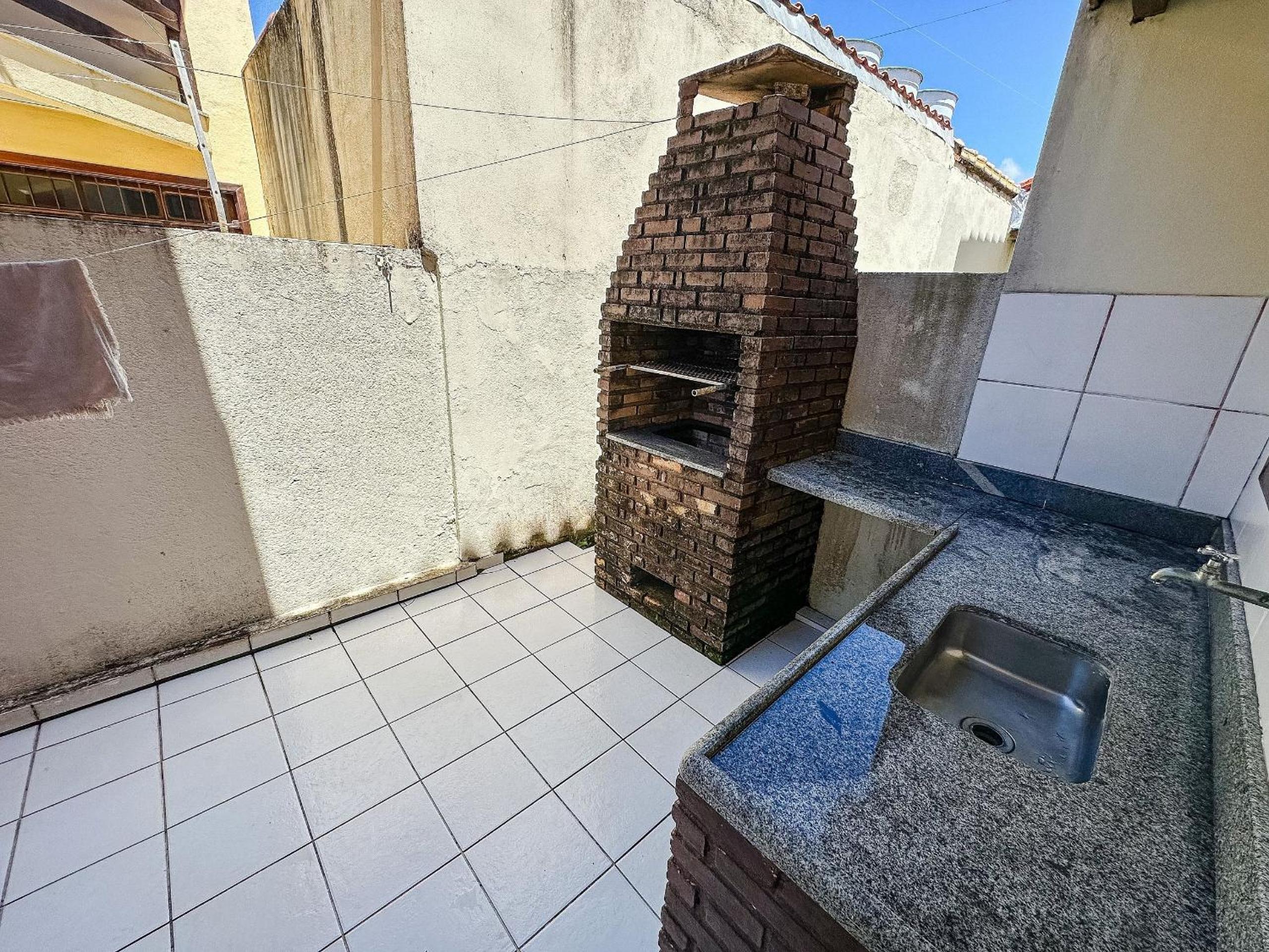 Casas com 2 ou 3 suítes (todas com ar split), com internet privativa 300MBPSno Residencial Nazareth, localizado a aproximadamente 80m da praia de Taperapuã