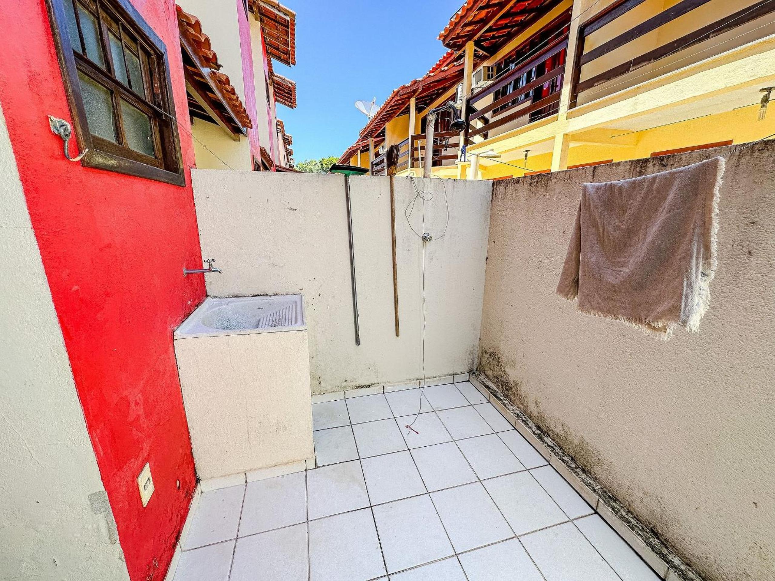 Casas com 2 ou 3 suítes (todas com ar split), com internet privativa 300MBPSno Residencial Nazareth, localizado a aproximadamente 80m da praia de Taperapuã