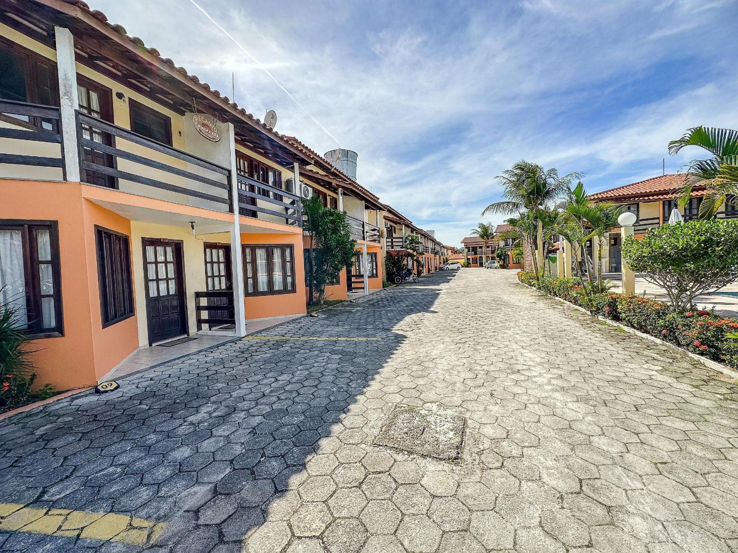 Casas com 2 suítes (ambas com ar split) e internet privativa 300MBPS, no Residencial Village do Bosque, condomínio com quiosques com churrasqueiras , pisci