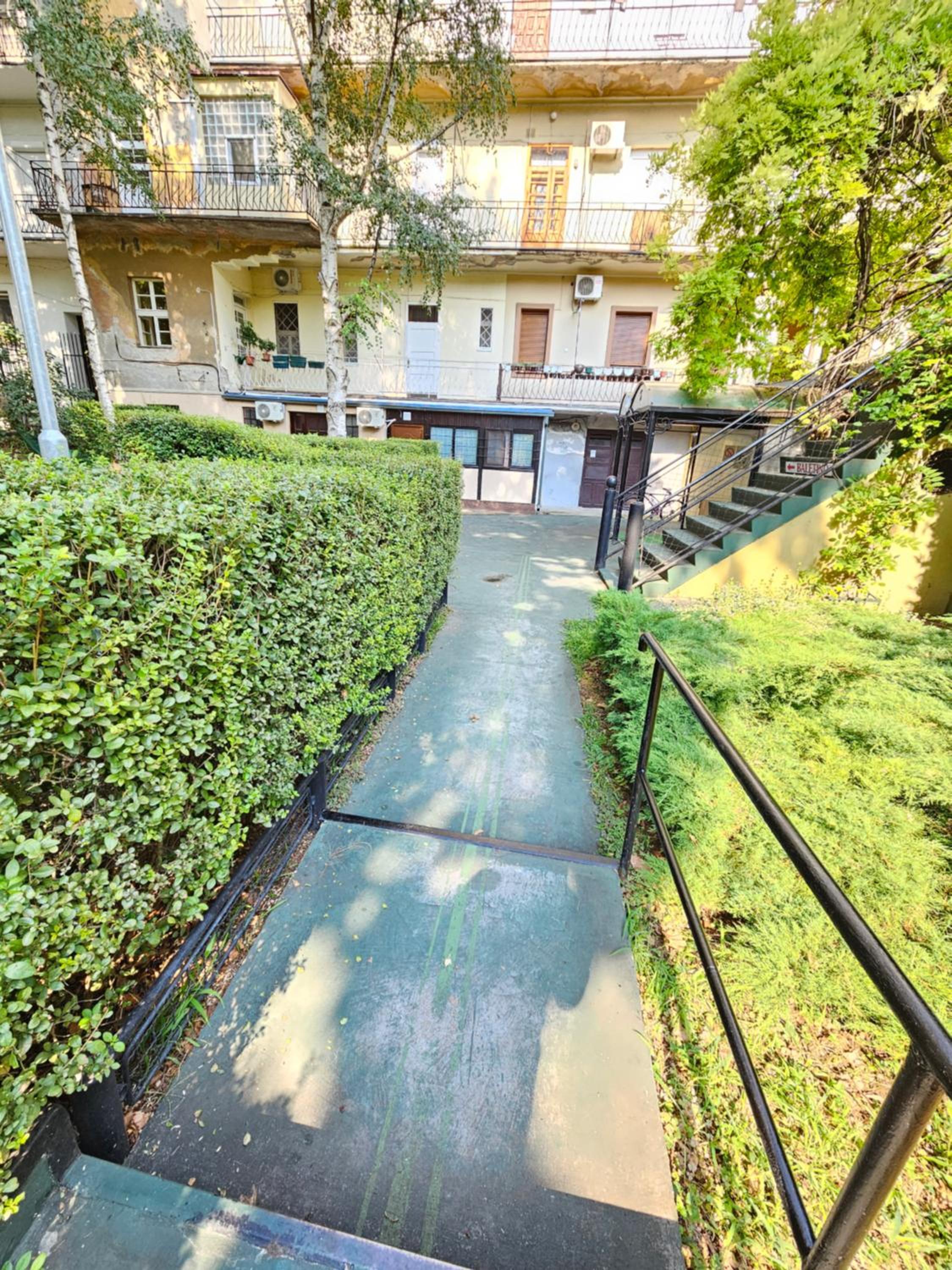 Booking Apartments Alone 1