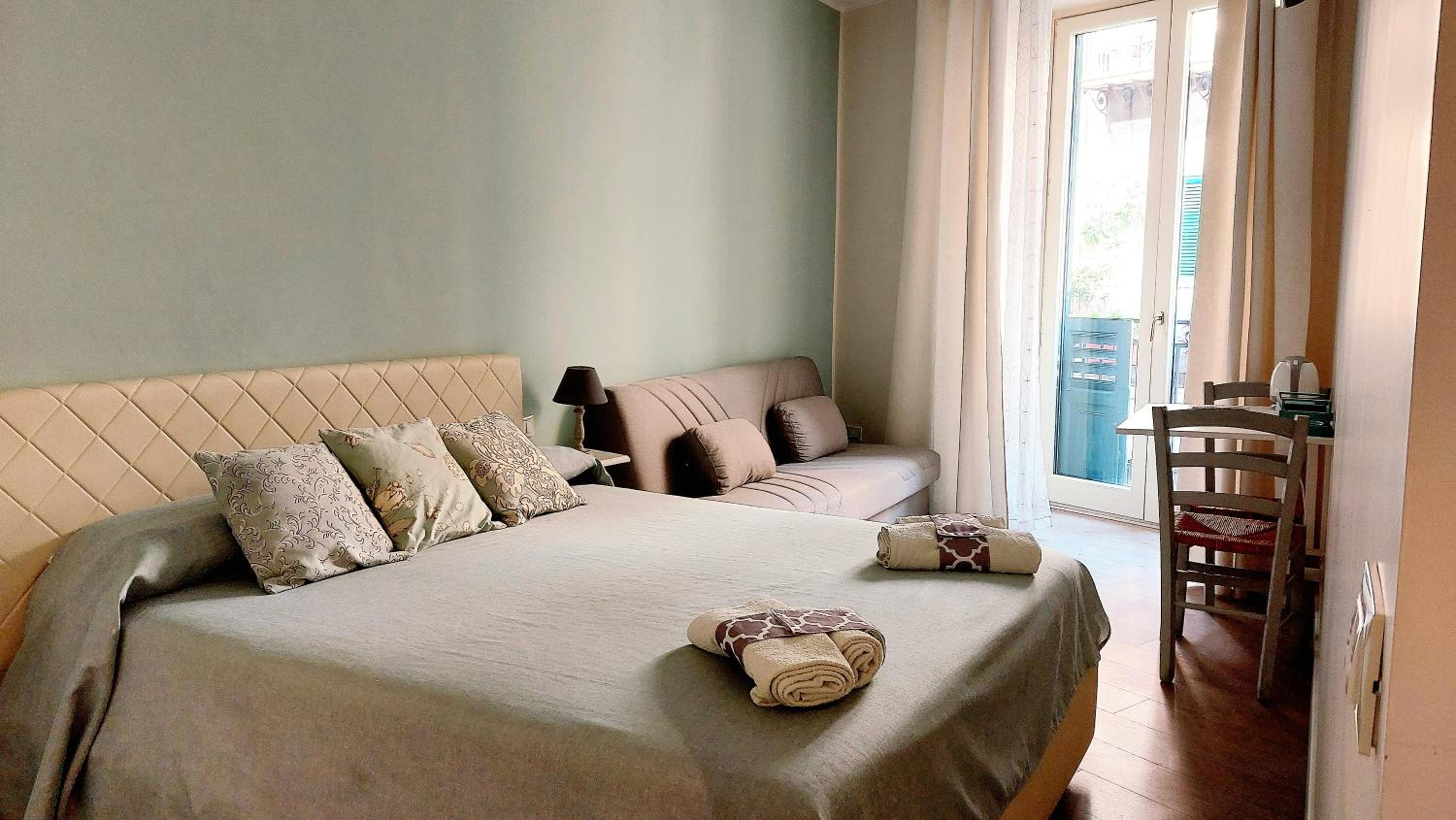 Persiane al Cassaro en Palermo — hotel room