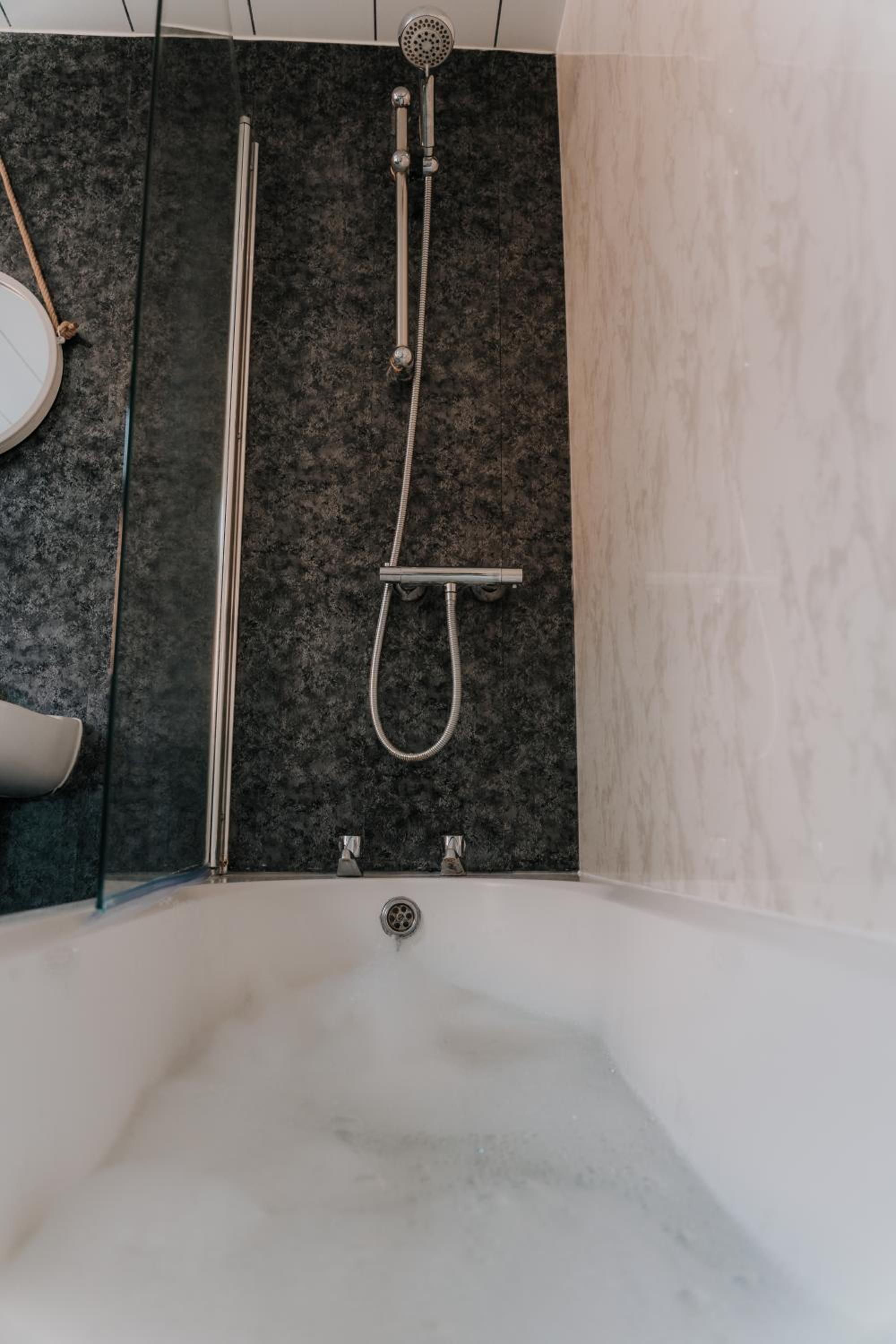 Alice - spacious 3 bedroom house contractor accommodation