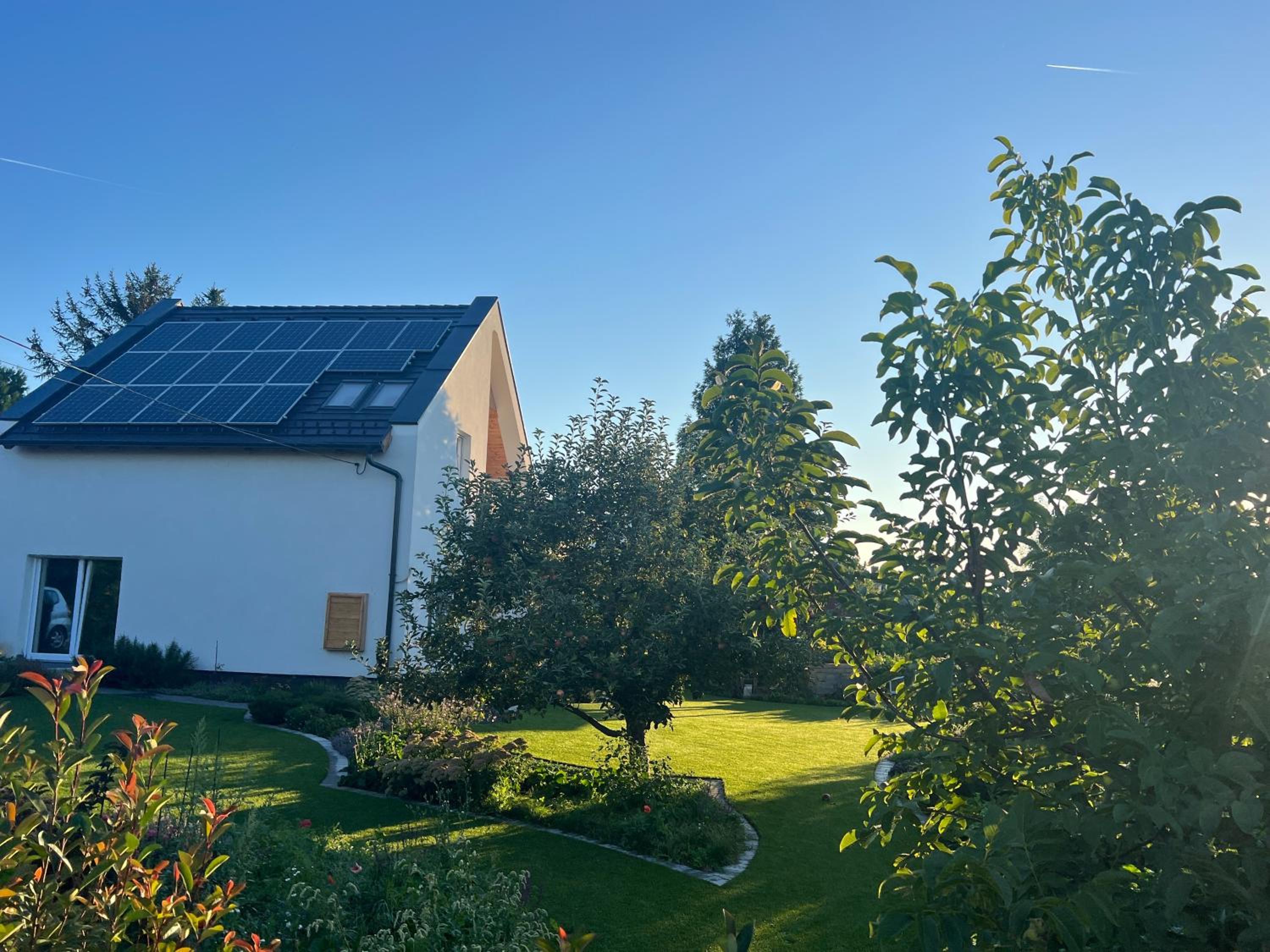 NEON Apartman Csopak Balaton, large botanical garden, bicycles, pet&family friendly, outside kitchen, view 5