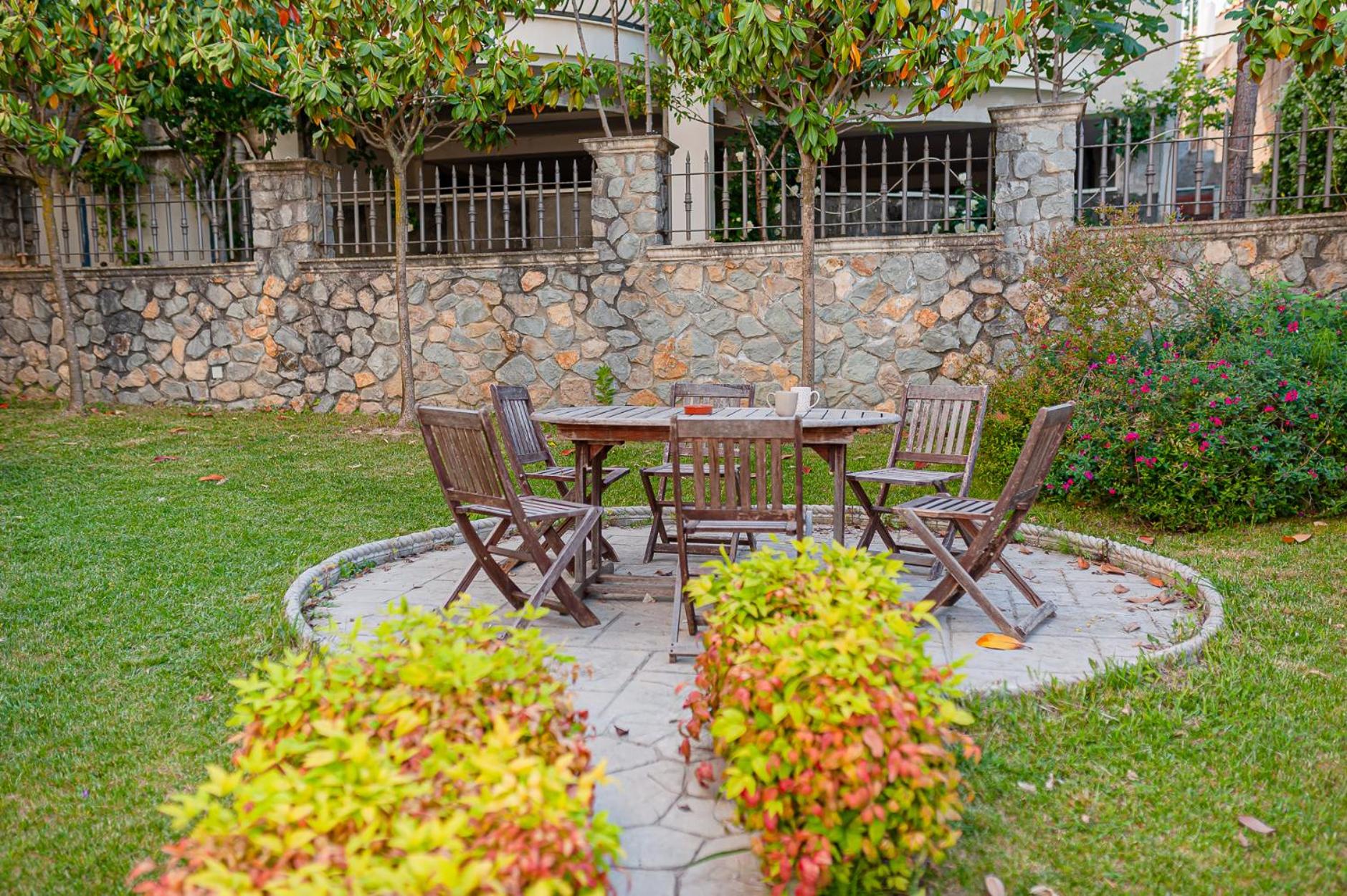 Green Oasis Apartment