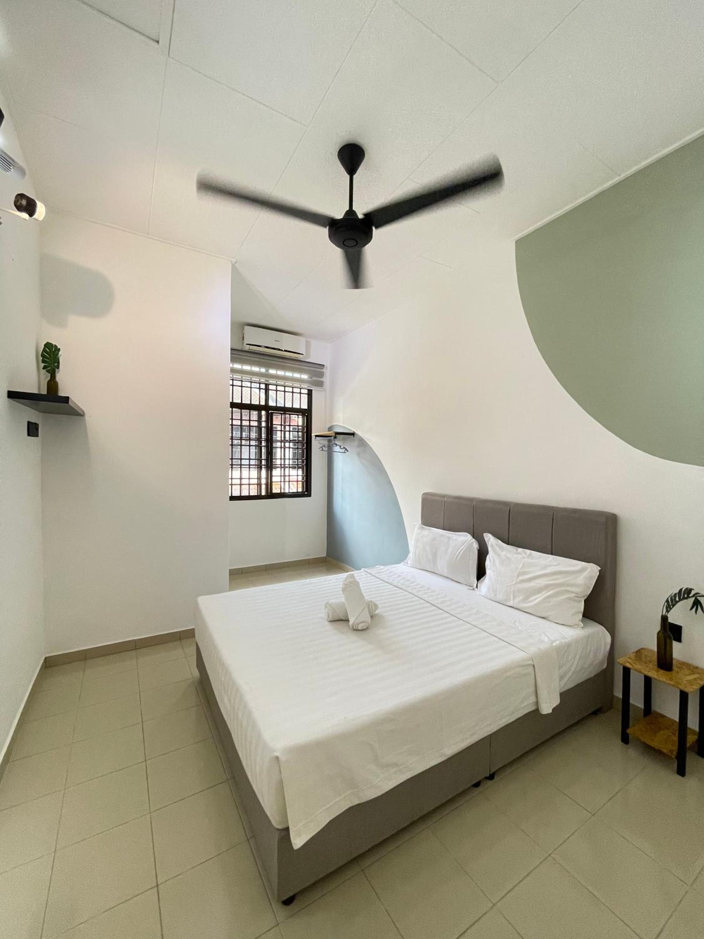 Unique 4 Bedrooms House, Few mins to Town by Mr Homestay photo 6
