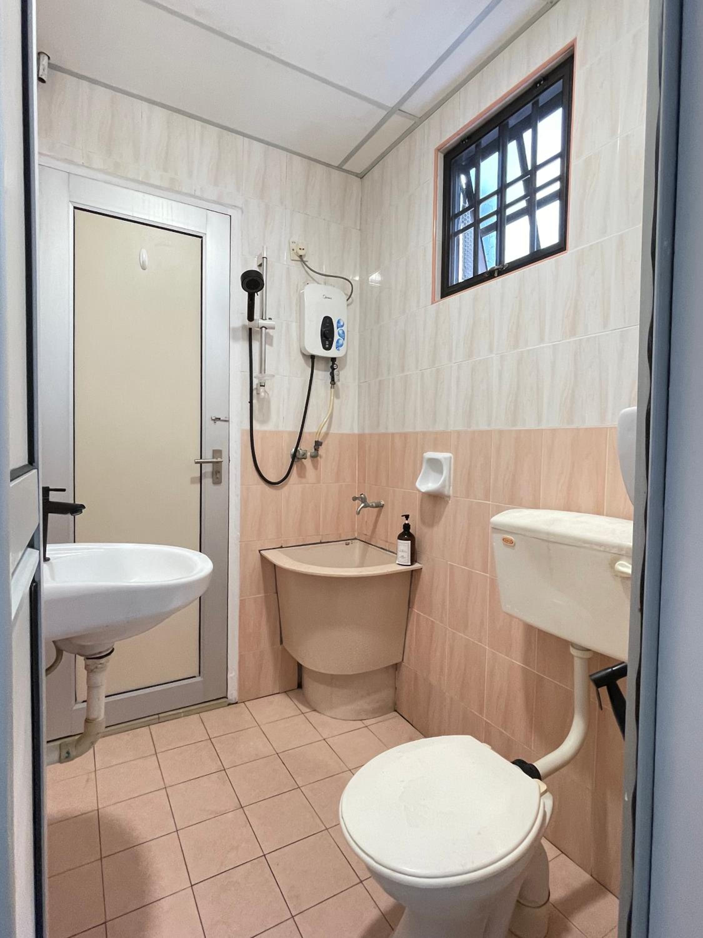 Unique 4 Bedrooms House, Few mins to Town by Mr Homestay photo 7