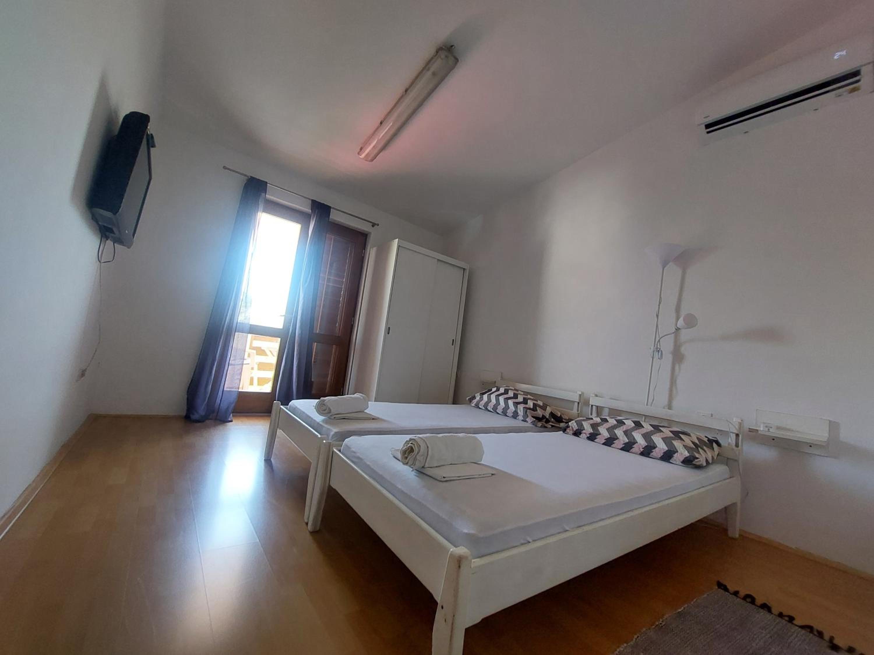 Iva apartment 50m from see (7person) view 2