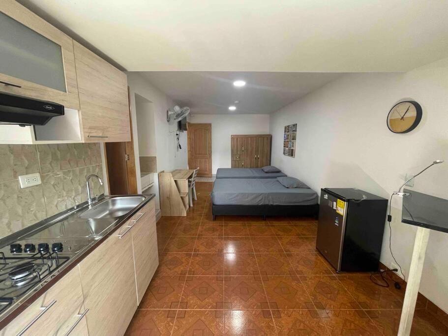 Apartamento de 2 camas al lado de Unidad Deportiva de Belén y a 10 minutos de Plaza Mayor (#5)