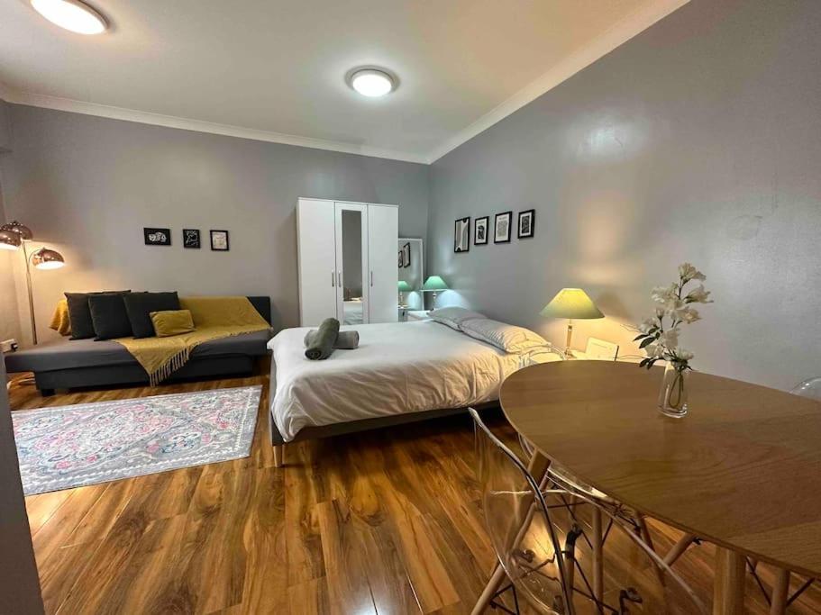 CENTRAL Ground Floor Studio