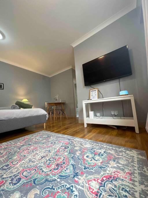 CENTRAL Ground Floor Studio