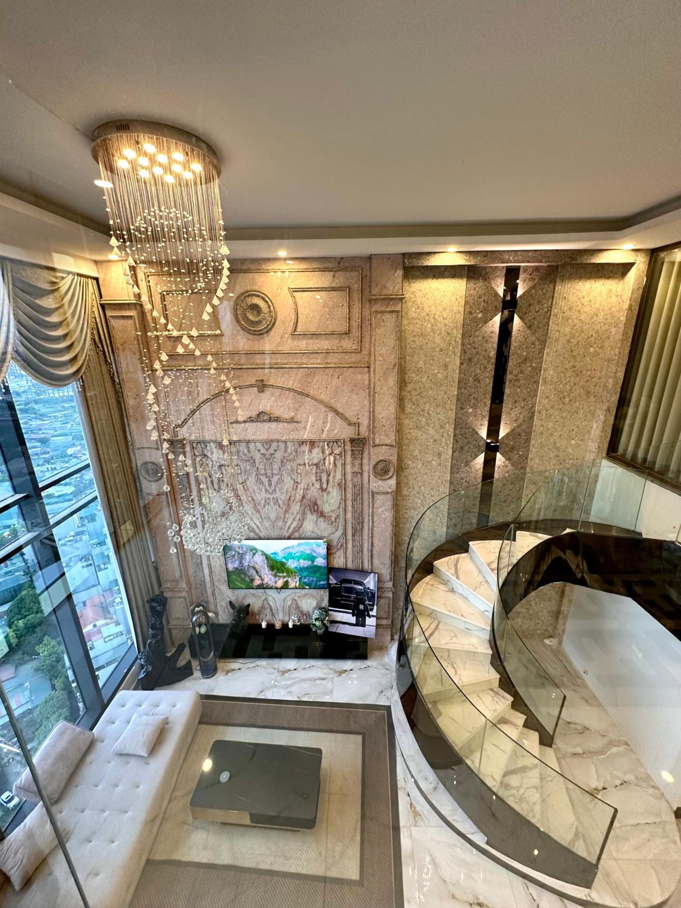 Queen Penhouse Duplex