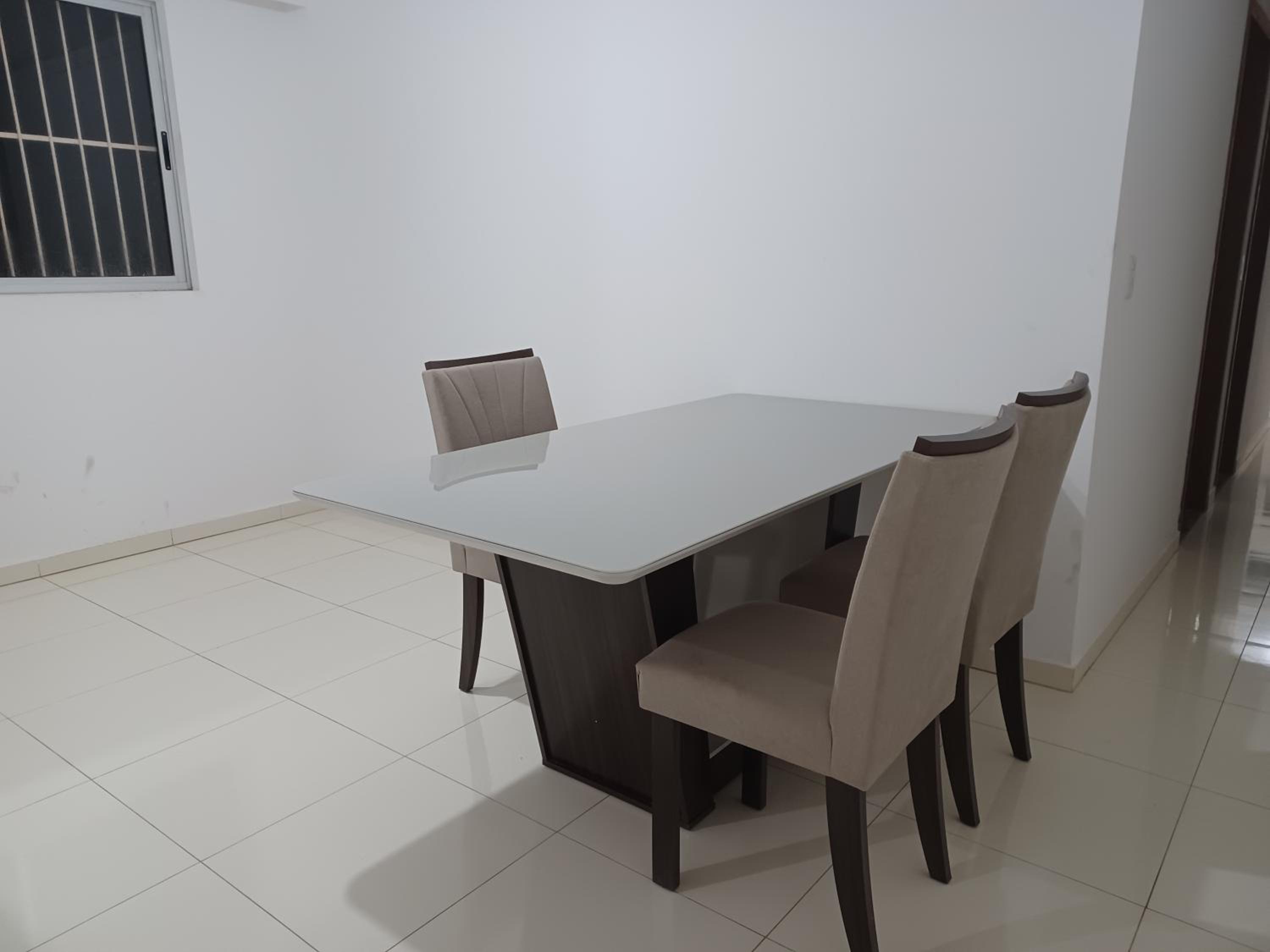 Aluga-se quarto em apartamento