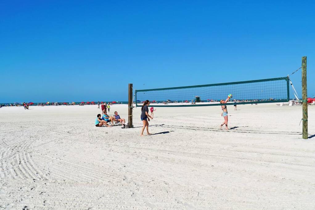 Modern, Fresh - Only 3 miles to the Beach! view 5