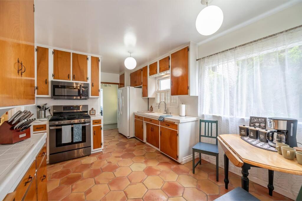 Charming Historic Spanish Villa! view 3