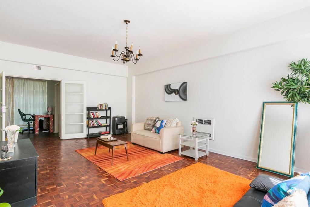 Cozy Vintage Apartment in Illovo