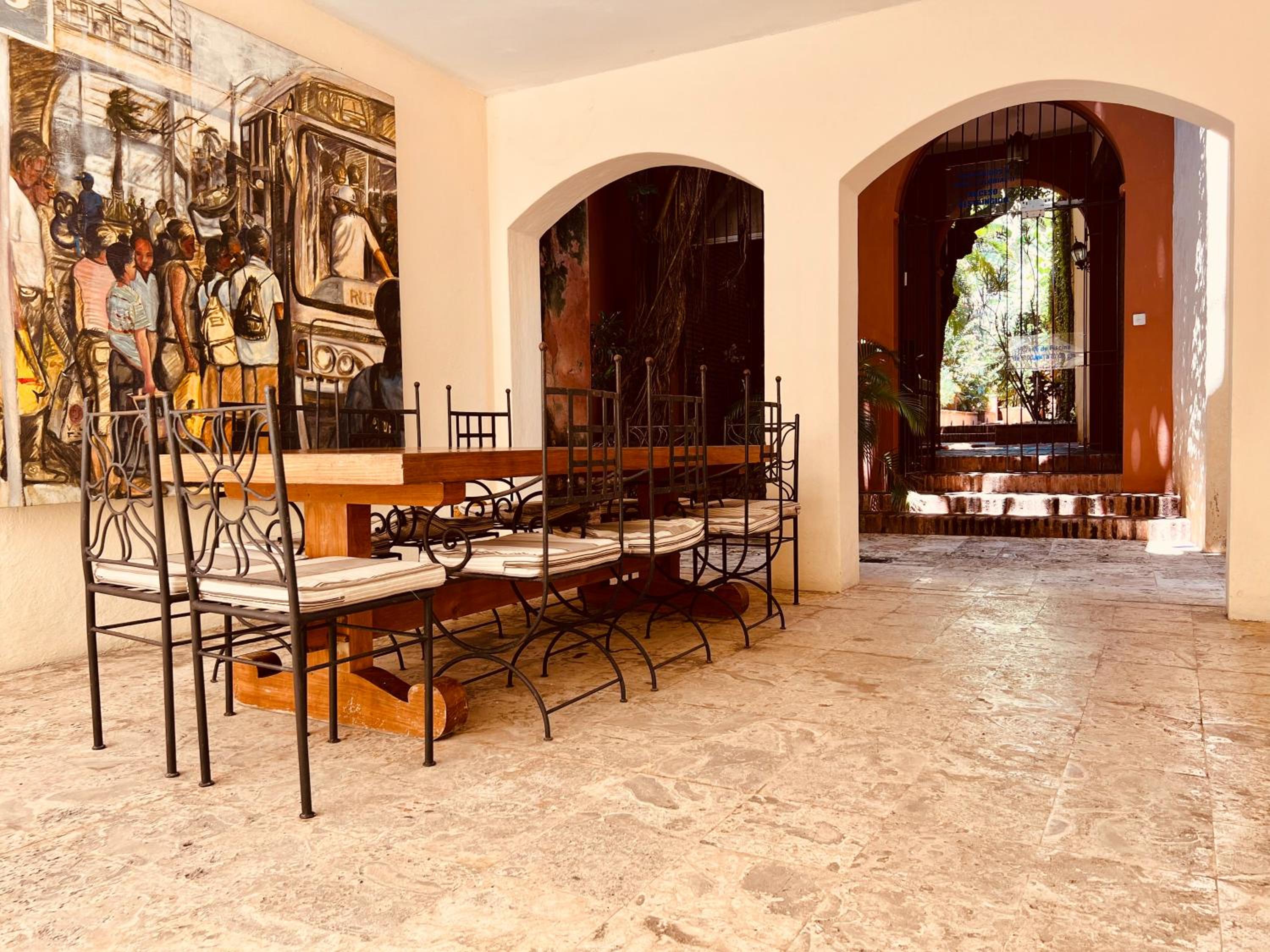 Paseo Colonial - El Monasterio view 2