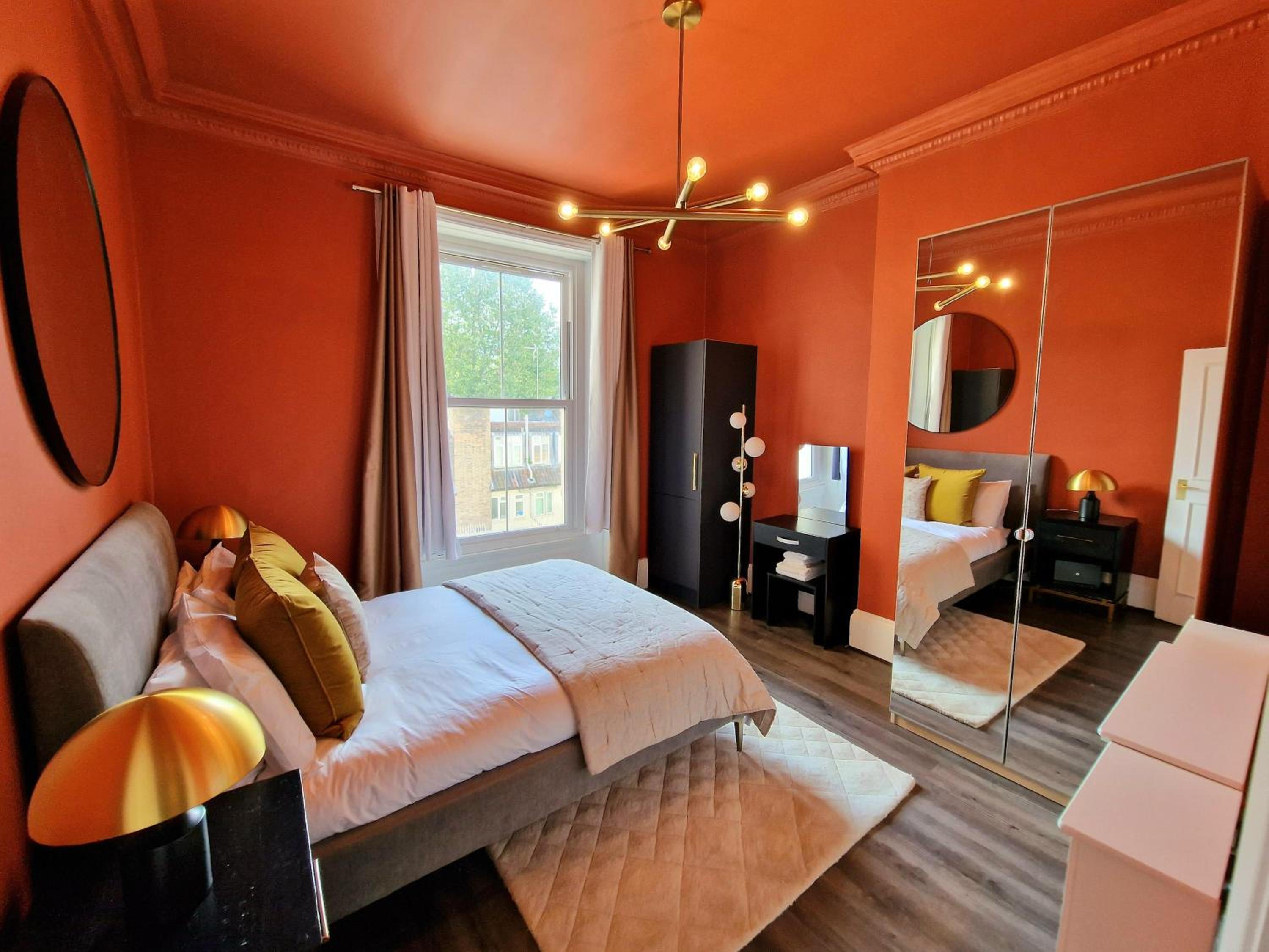 Stylish & Cosy Hyde Park Home by Tube Metro Stations with Elevator - Lift