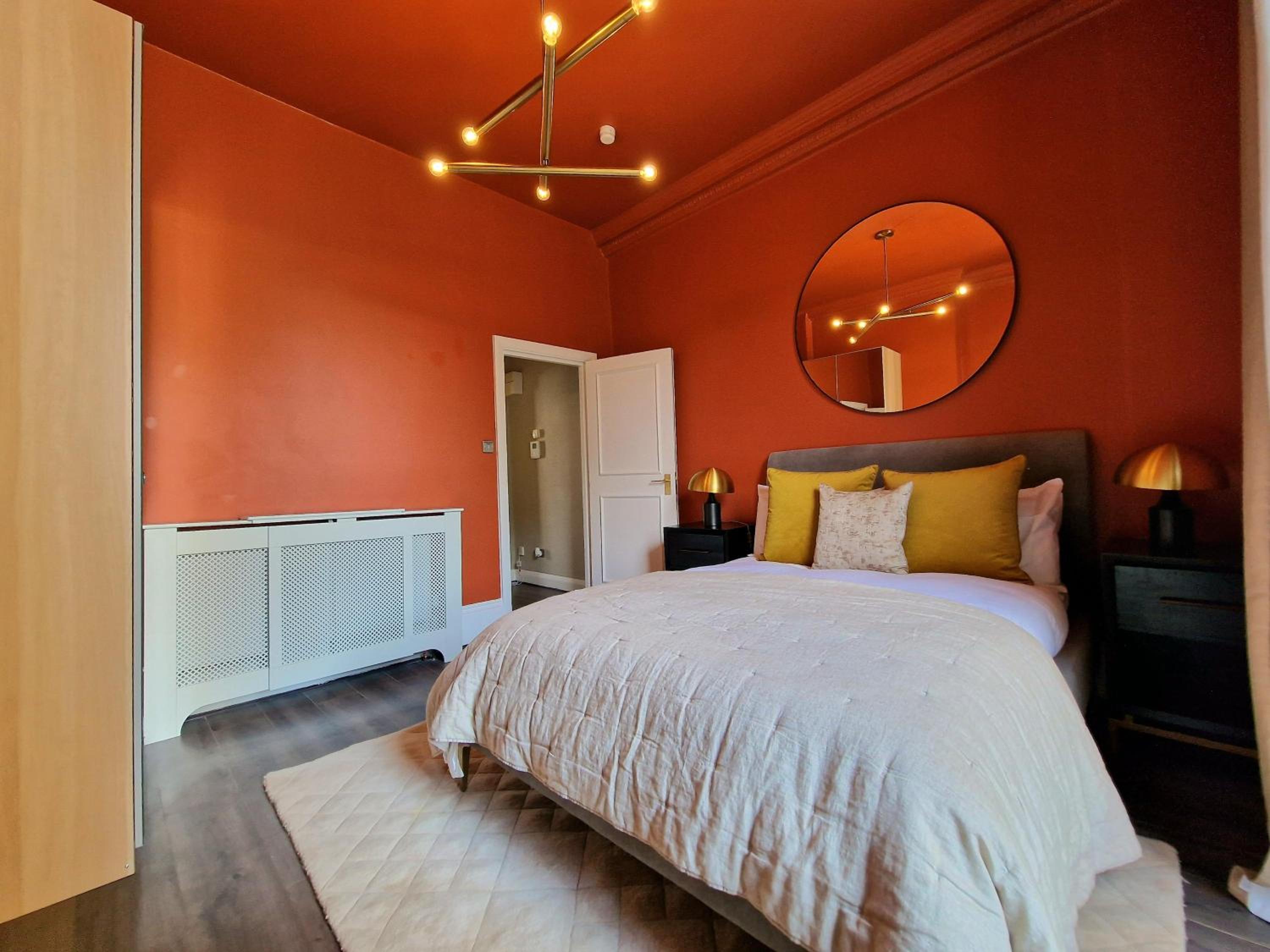 Stylish & Cosy Hyde Park Home by Tube Metro Stations with Elevator - Lift