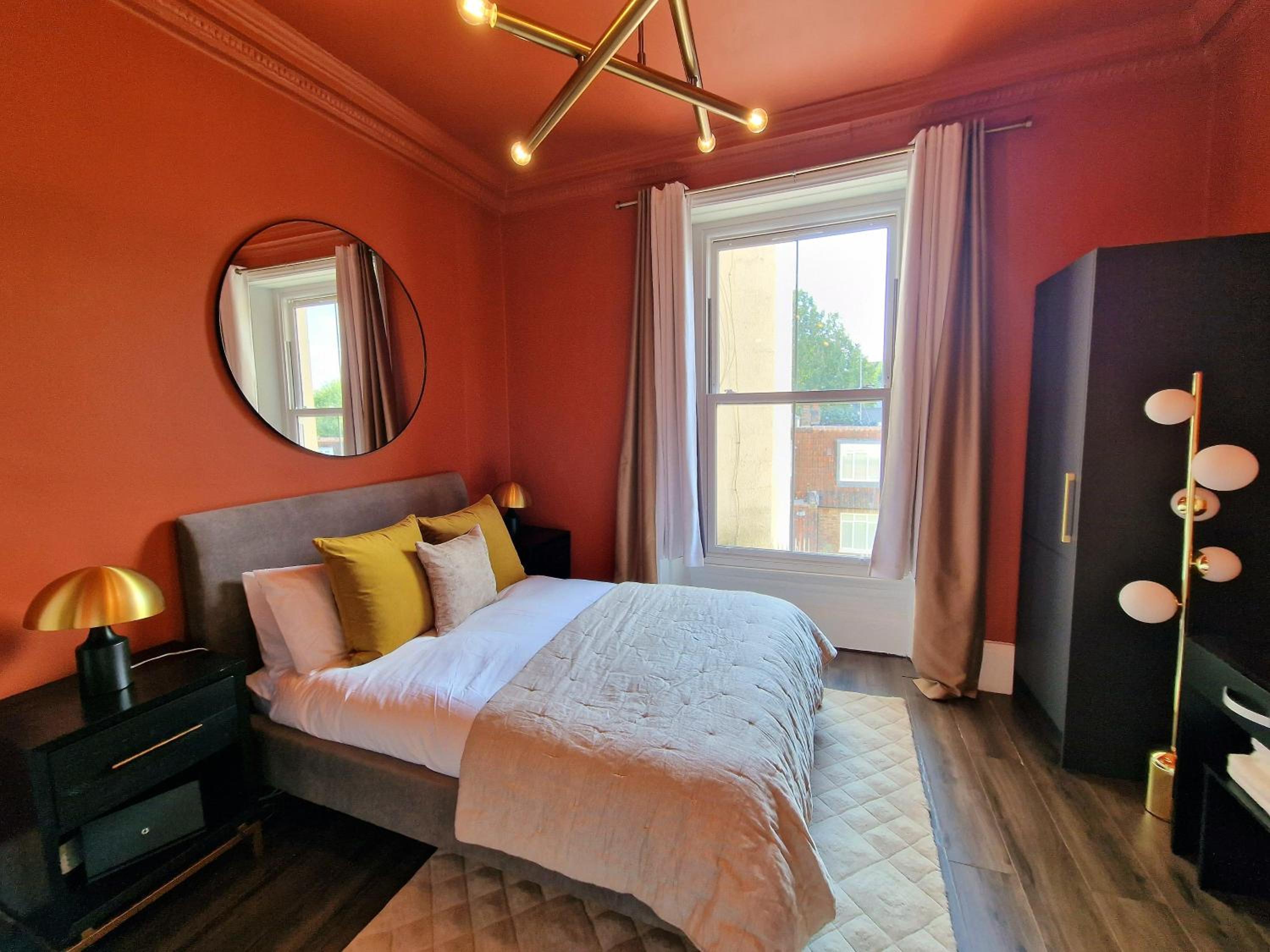 Stylish & Cosy Hyde Park Home by Tube Metro Stations with Elevator - Lift