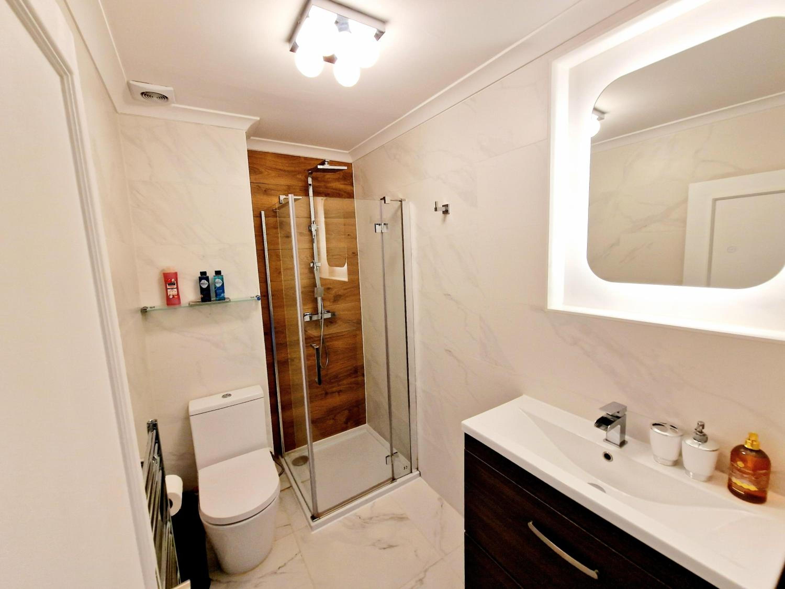 Gorgeous Hyde Park Home with Elevator Access by Tube Metro Stations