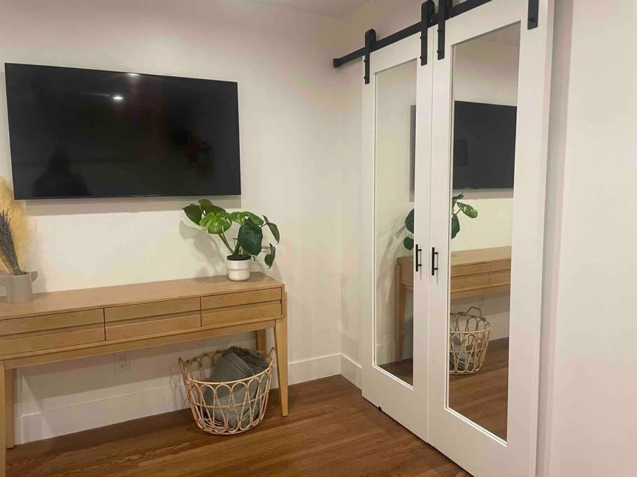 Huge Updated Spanish Apt - Steps to Beach & Bay! view 3