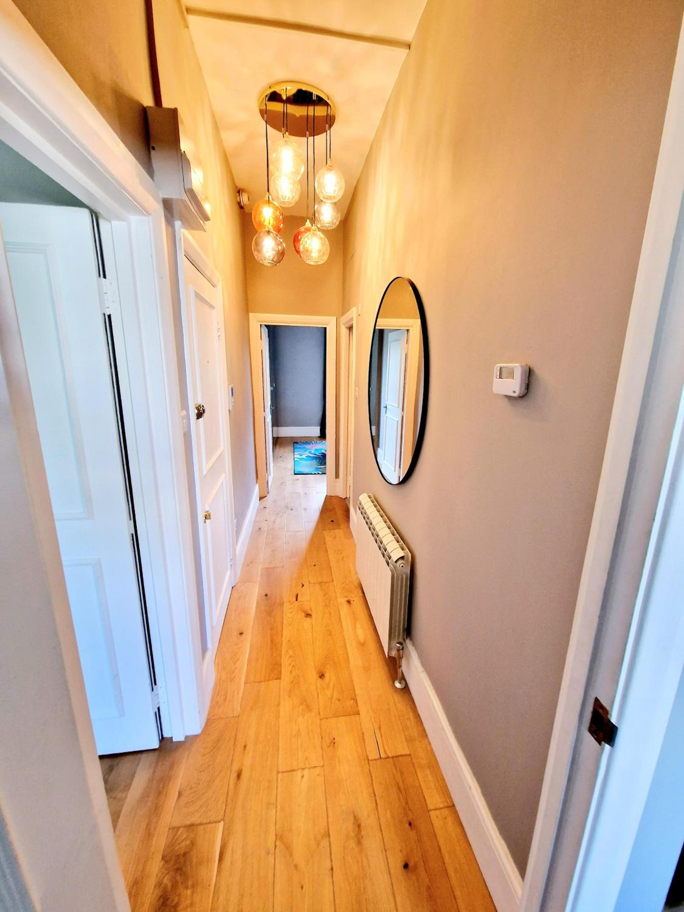 Gorgeous Hyde Park Home with Elevator Access by Tube Metro Stations