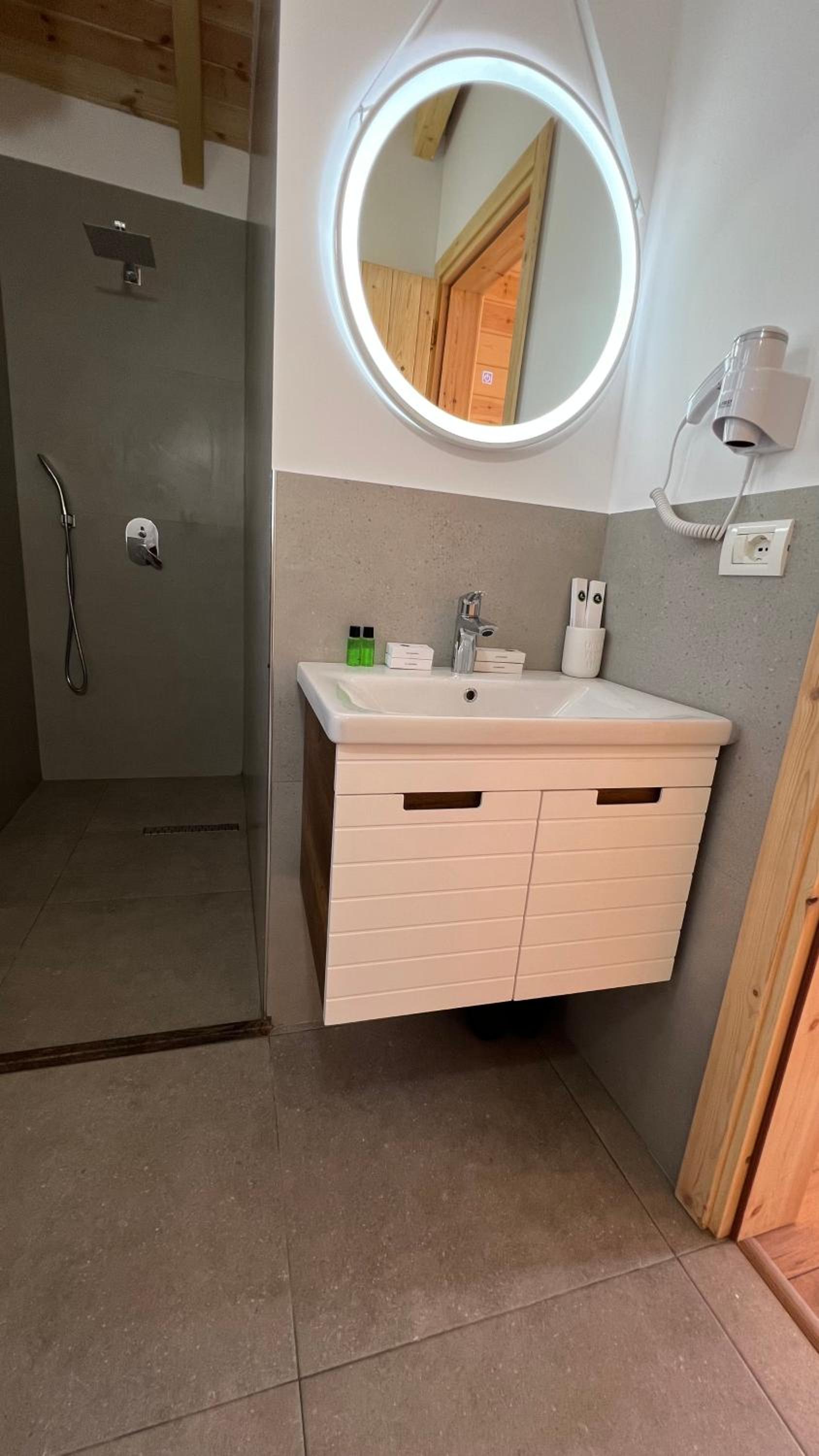 Fishta Guesthouse - Mrizi i Zanave