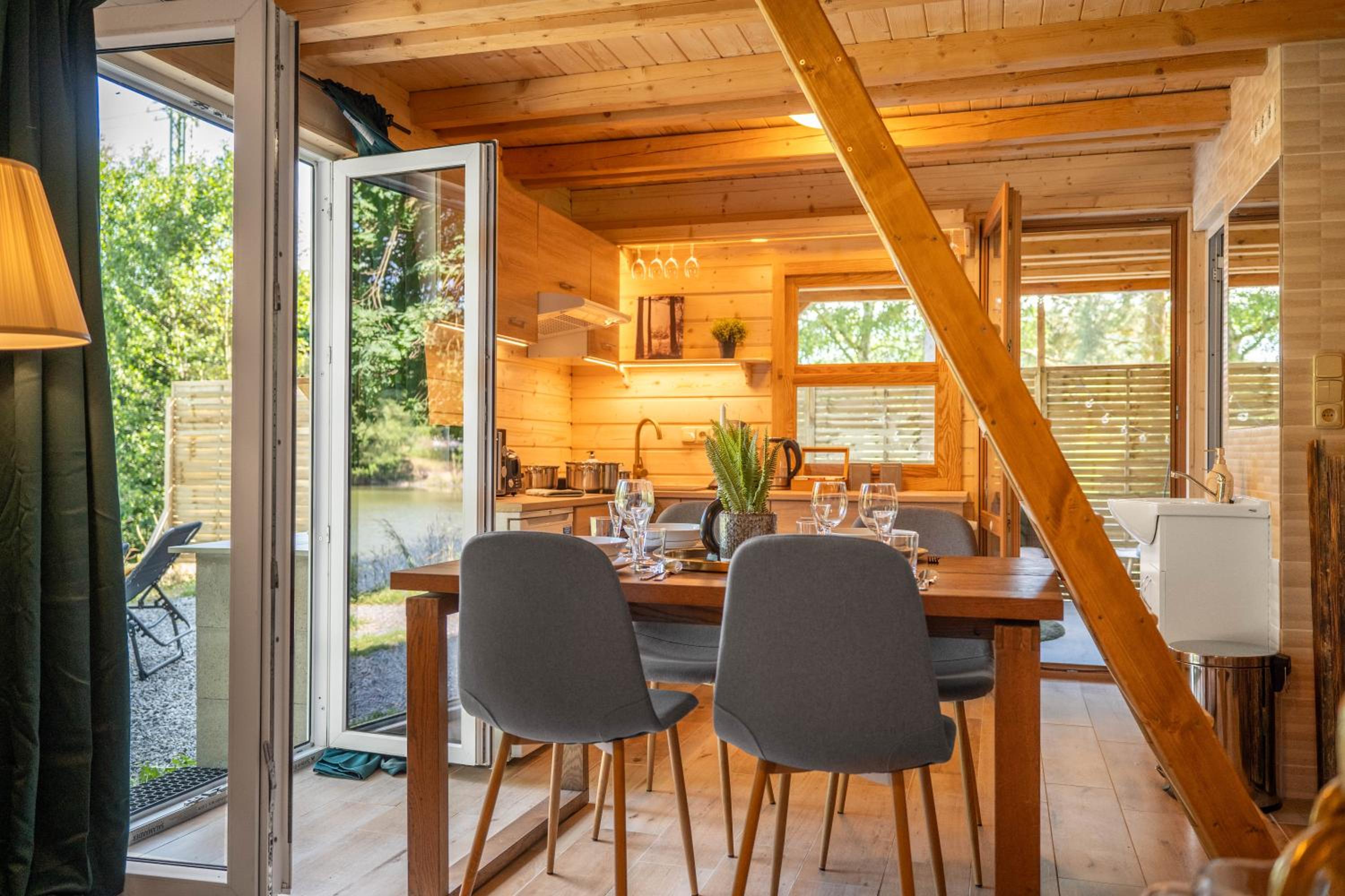 Magic new cozy tiny house at private lake