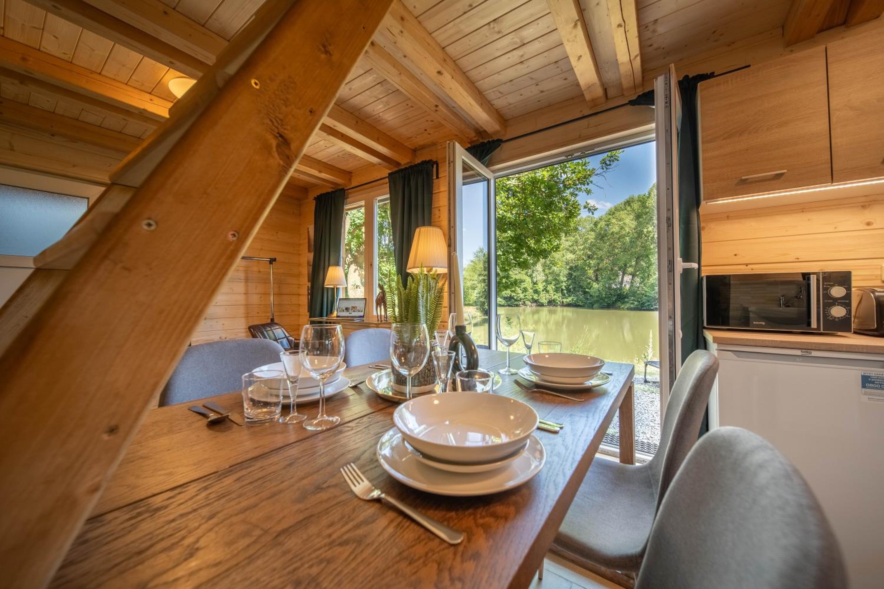 Magic new cozy tiny house at private lake