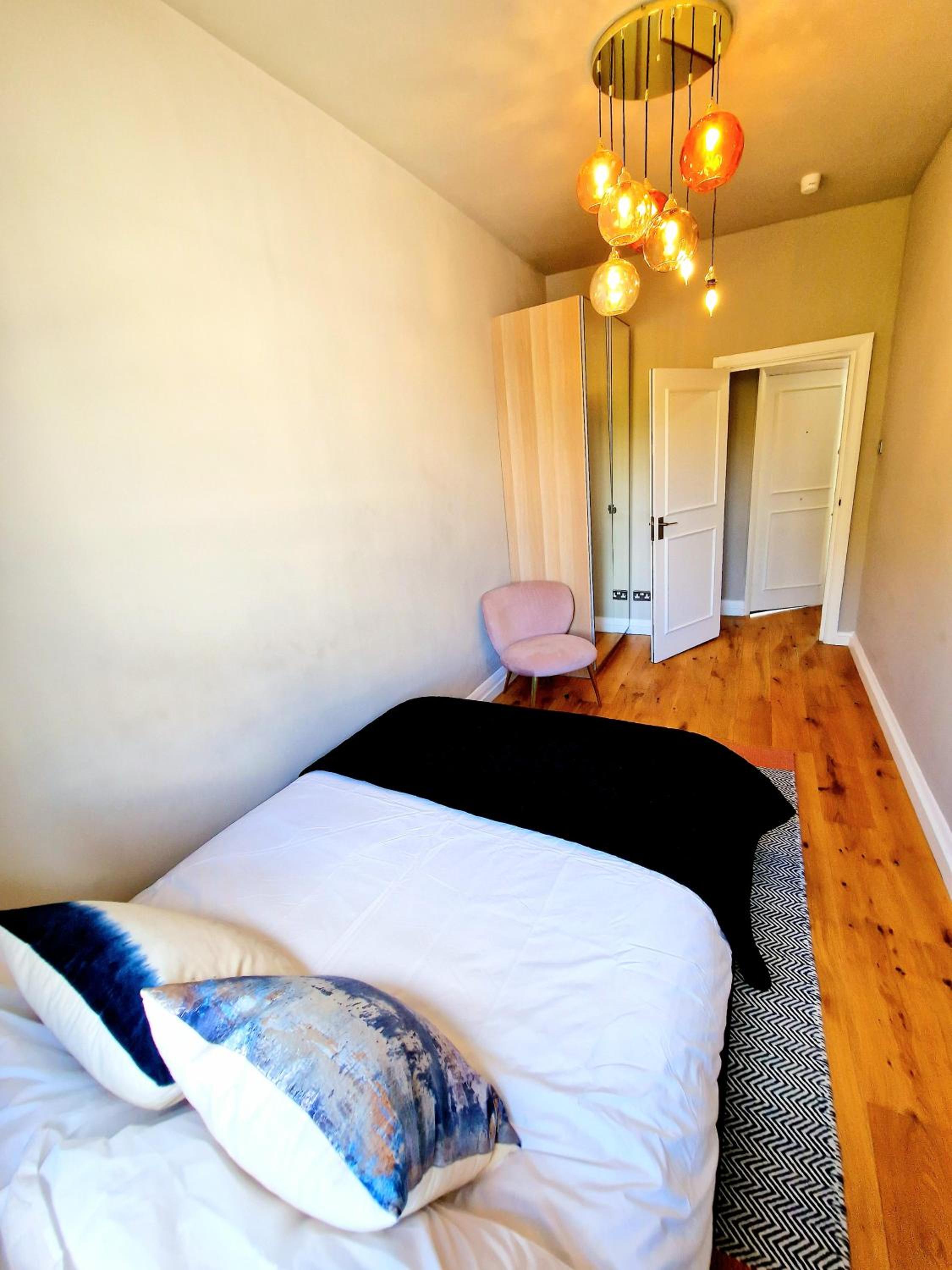 Gorgeous Hyde Park Home with Lift-Elevator Access & Nice View