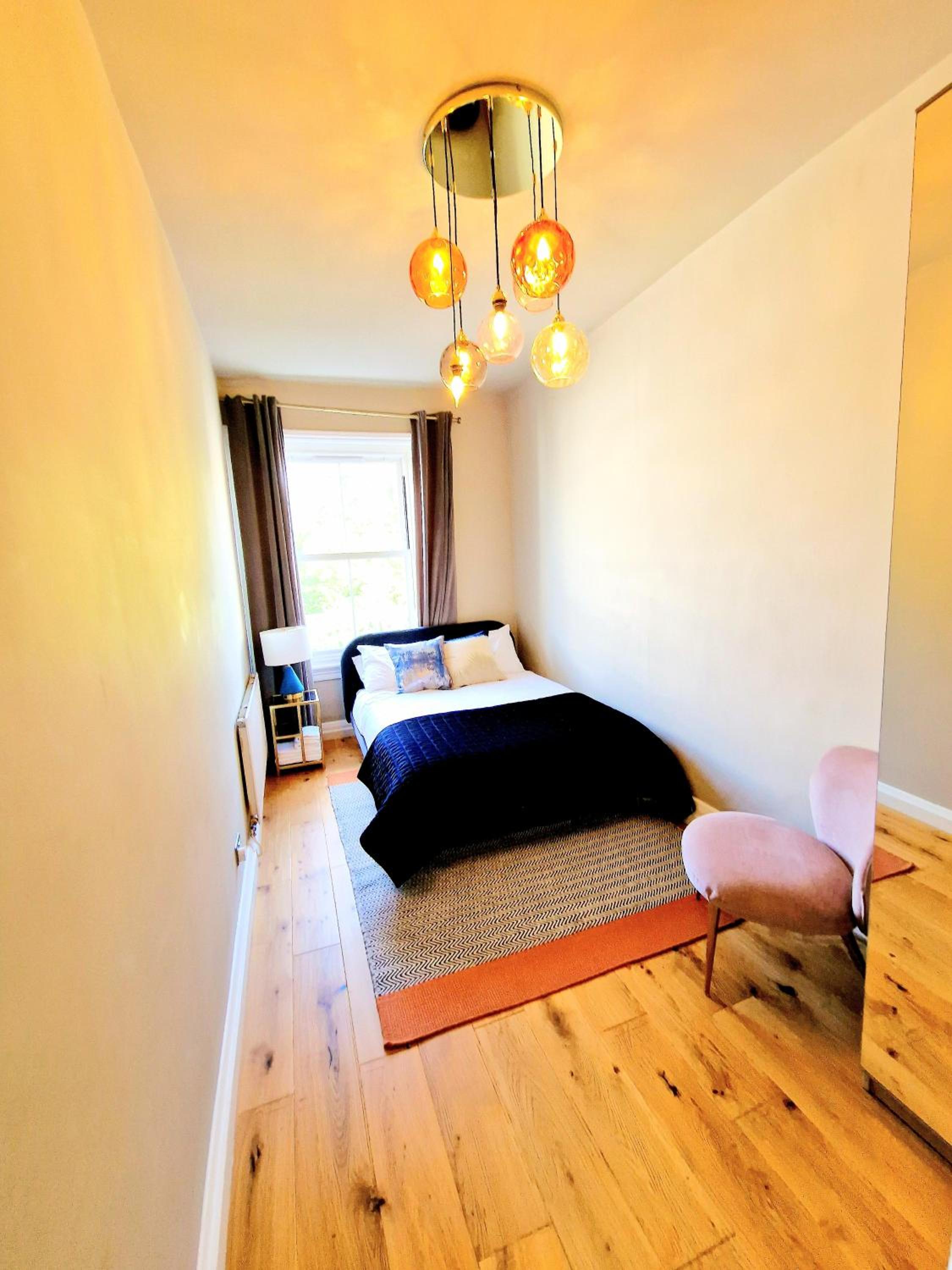Gorgeous Hyde Park Home with Lift-Elevator Access & Nice View