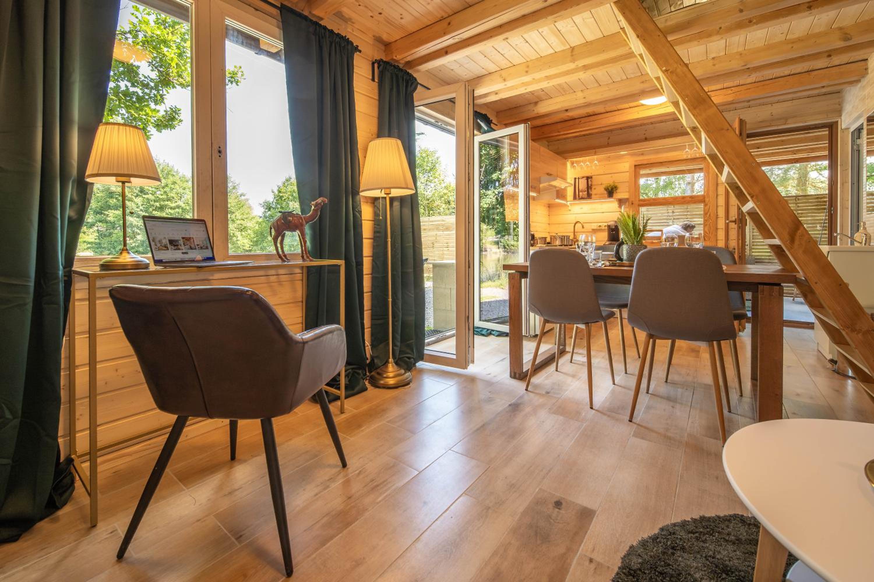 Magic new cozy tiny house at private lake