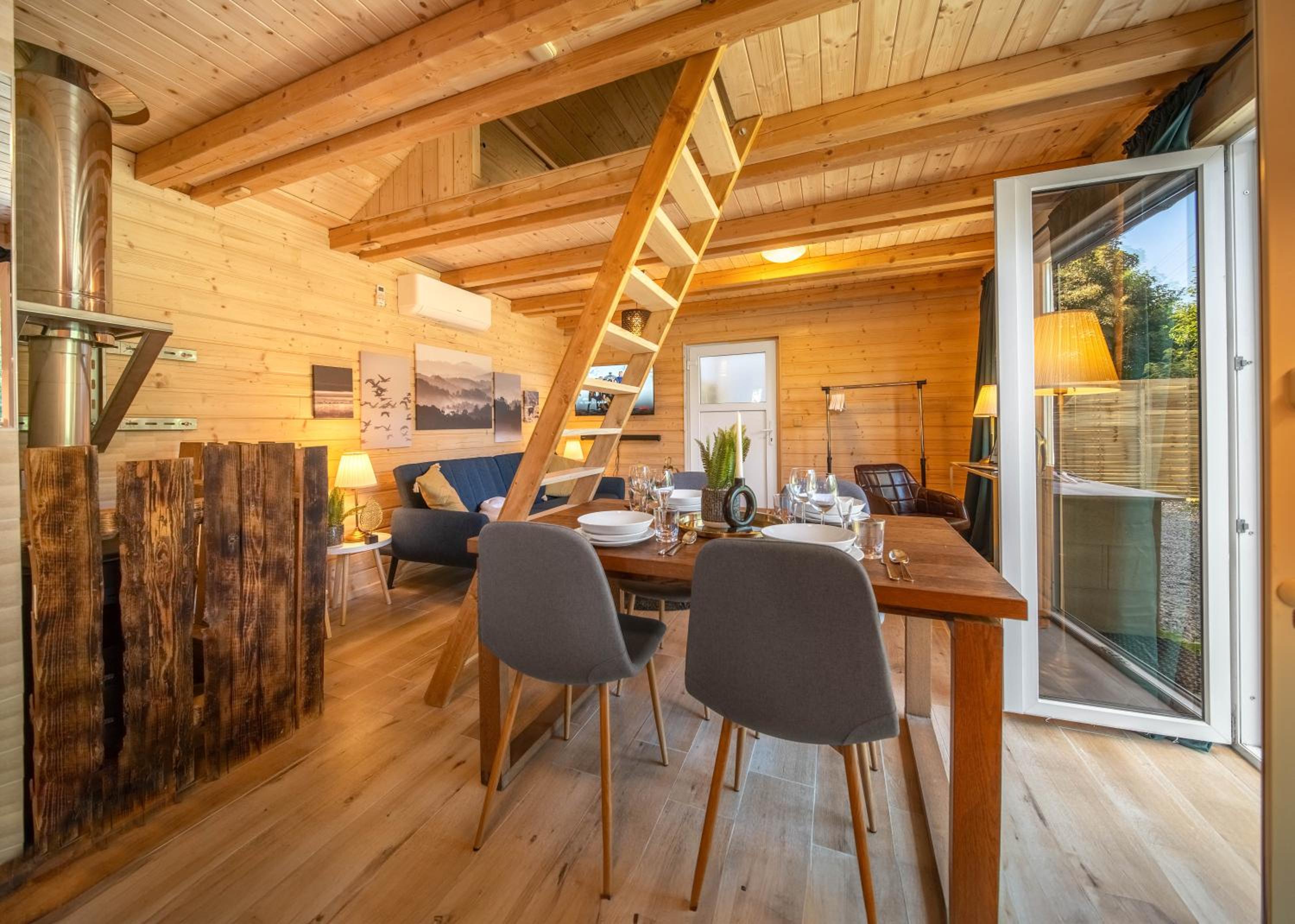 Magic new cozy tiny house at private lake