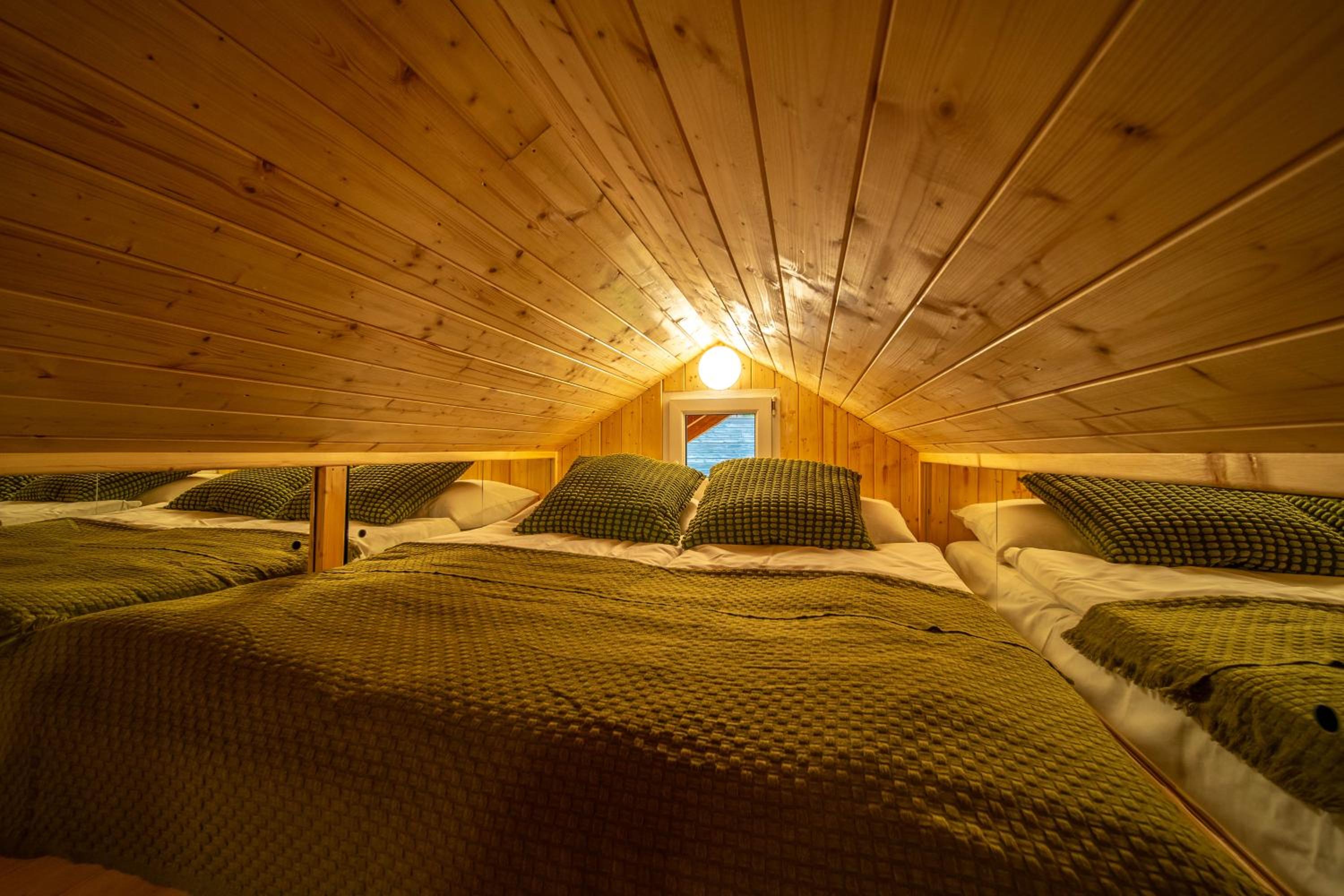 Magic new cozy tiny house at private lake