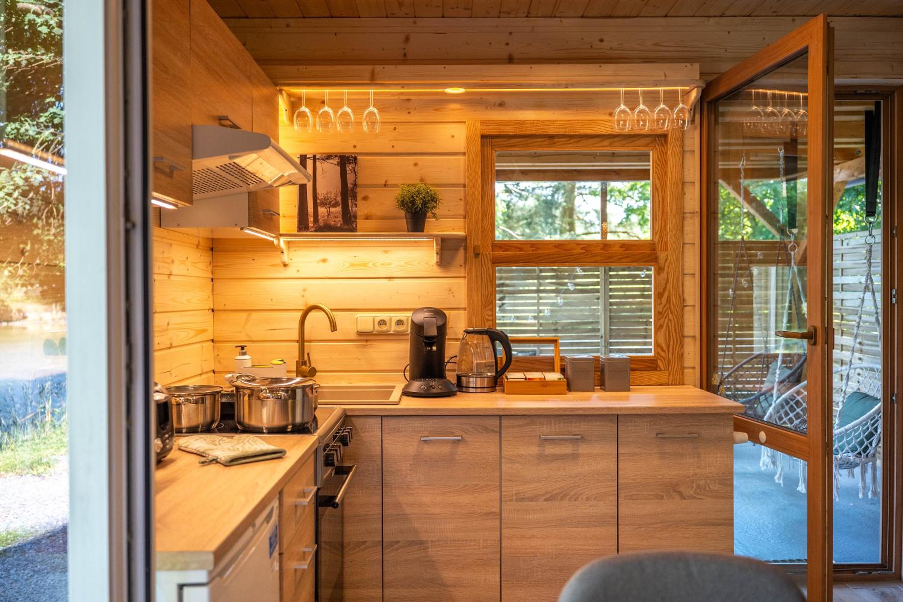 Magic new cozy tiny house at private lake