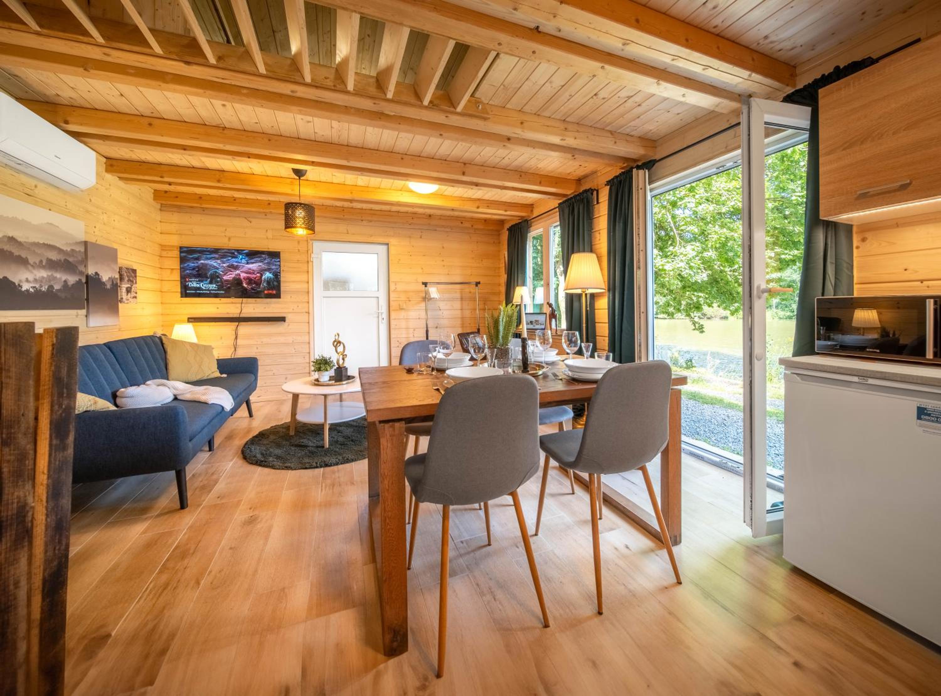 Magic new cozy tiny house at private lake